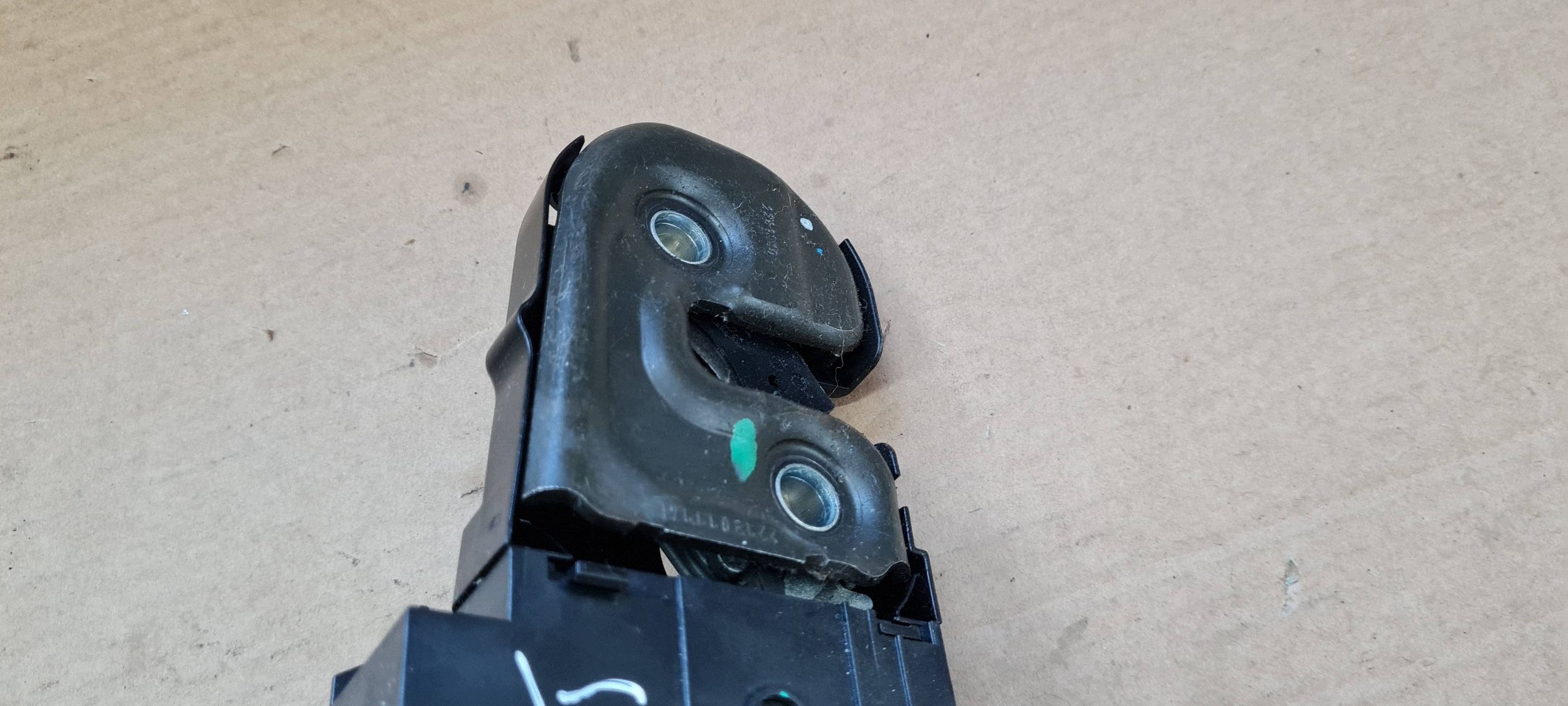 A6 C7 4G lock OPARCJA KANAPY rear part sedan 8K5885682B