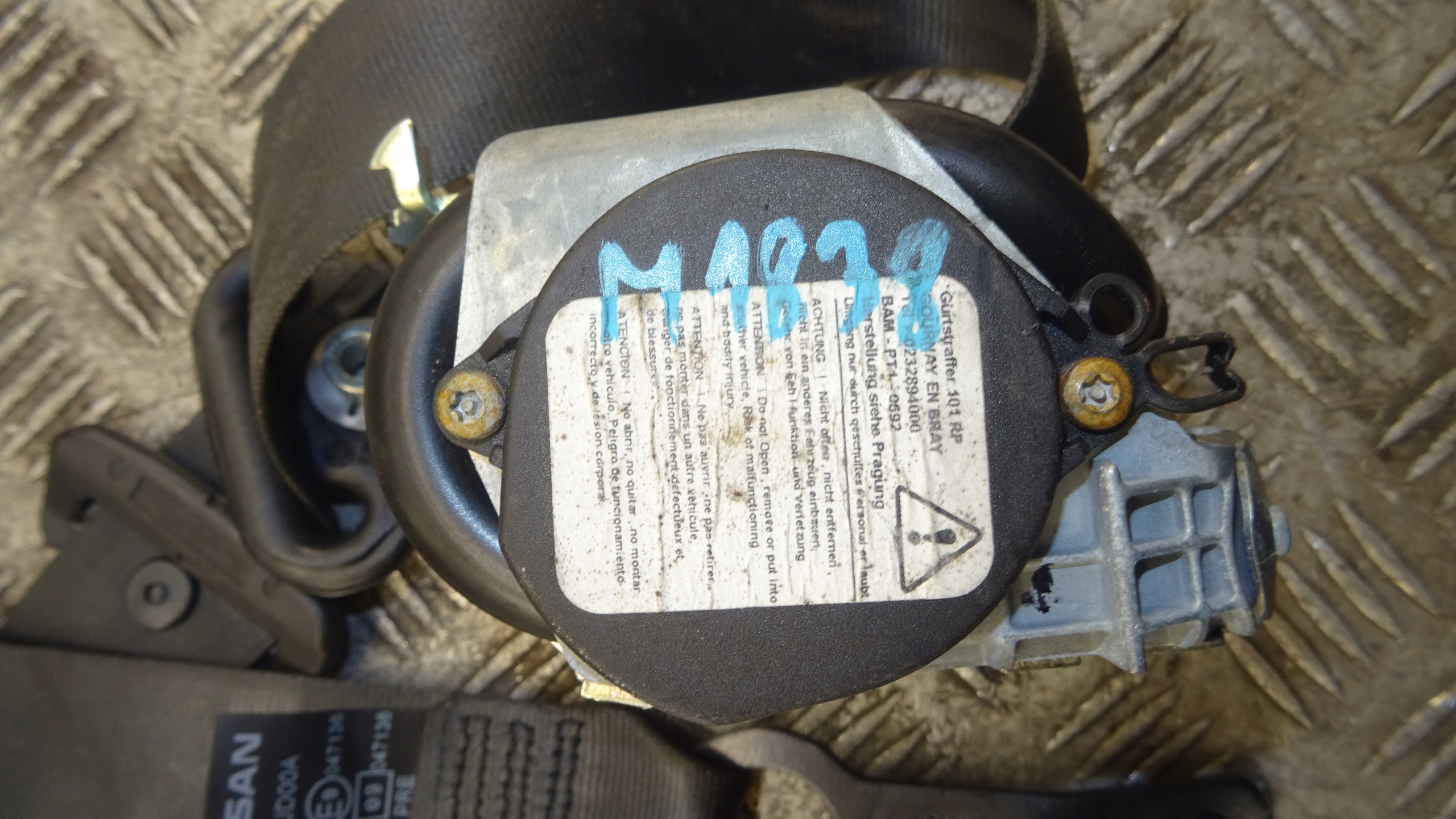 tension belt safety left front Nissan OE 86885JD00A