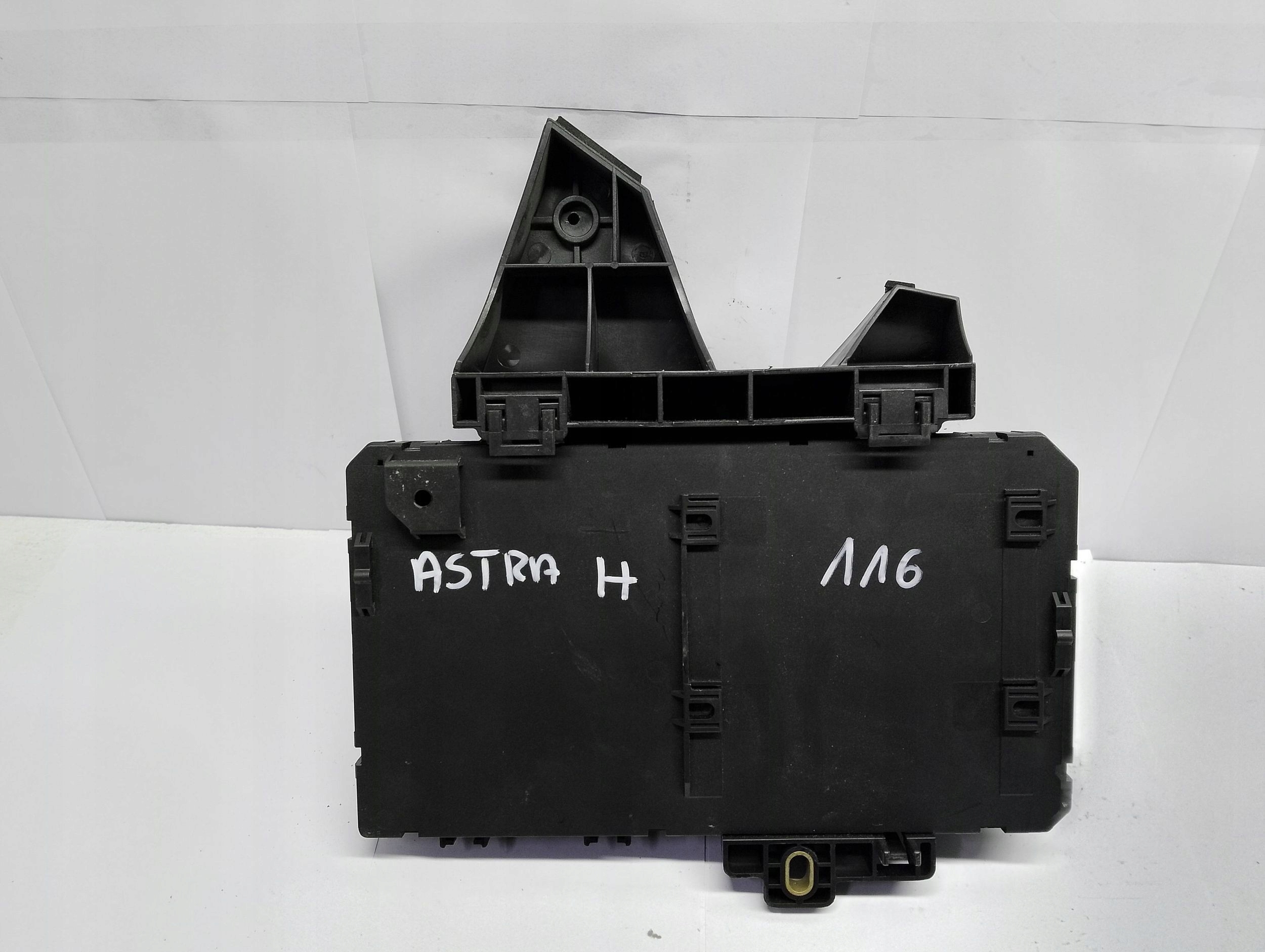 Module fusibles Module BSI Opel Astra H 13115937