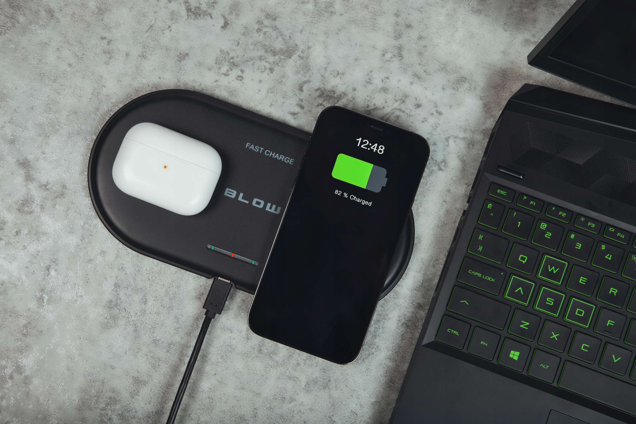 SZYBKA ŁADOWARKA INDUKCYJNA BEZPRZEWODWA 2W1 2 TELEFONY JEDNOCZEŚNIE Kolor czarny