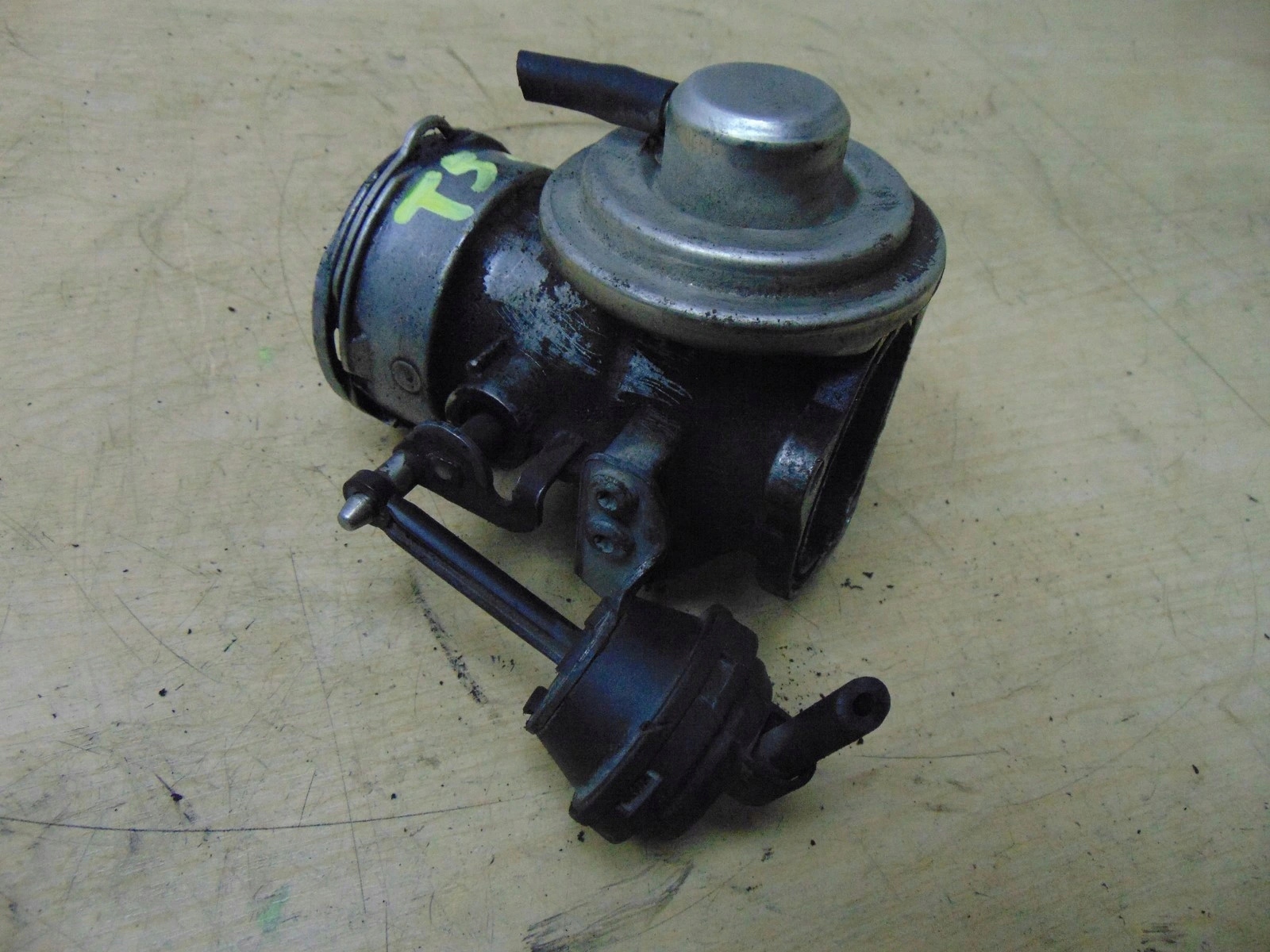 volkswagen oe 038131501AA ДРОССЕЛЬНАЯ ЗАСЛОНКА клапан