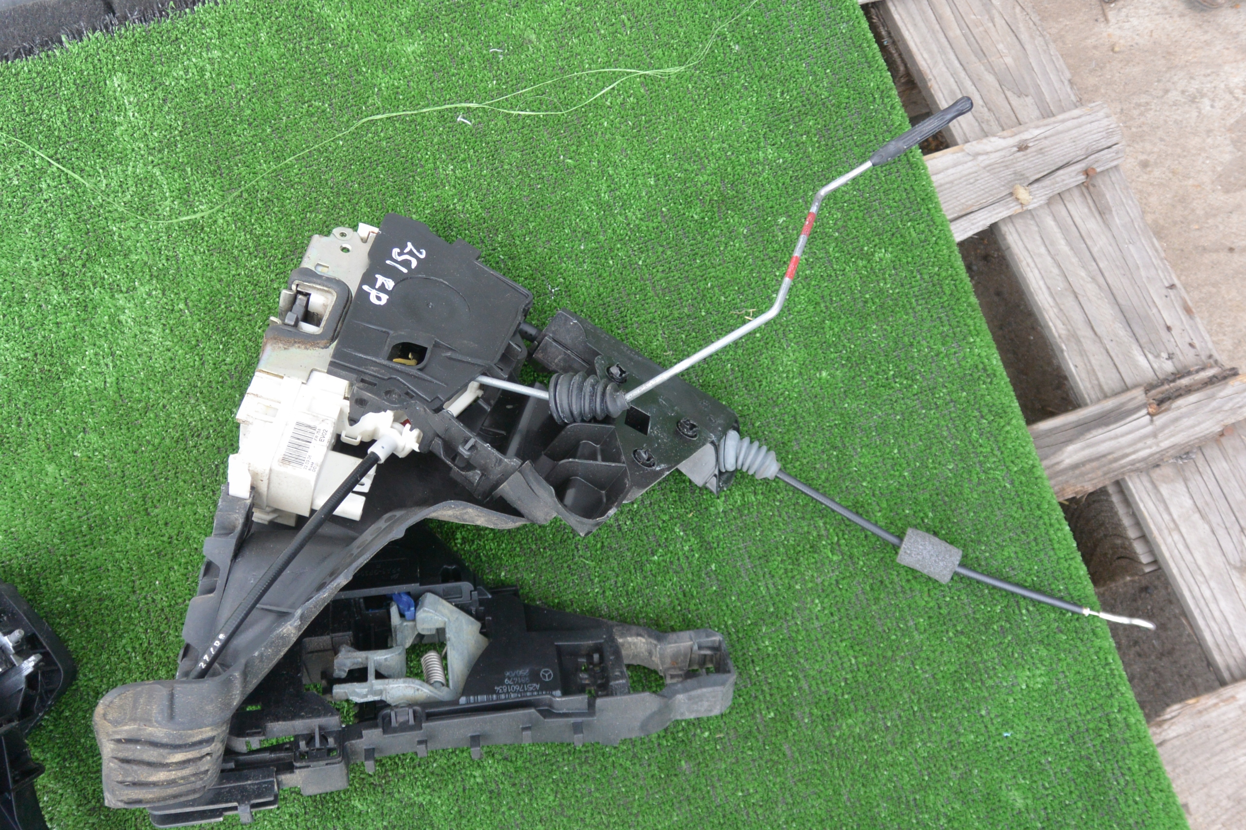 lock door right left front rear part MERCEDES W251 EU