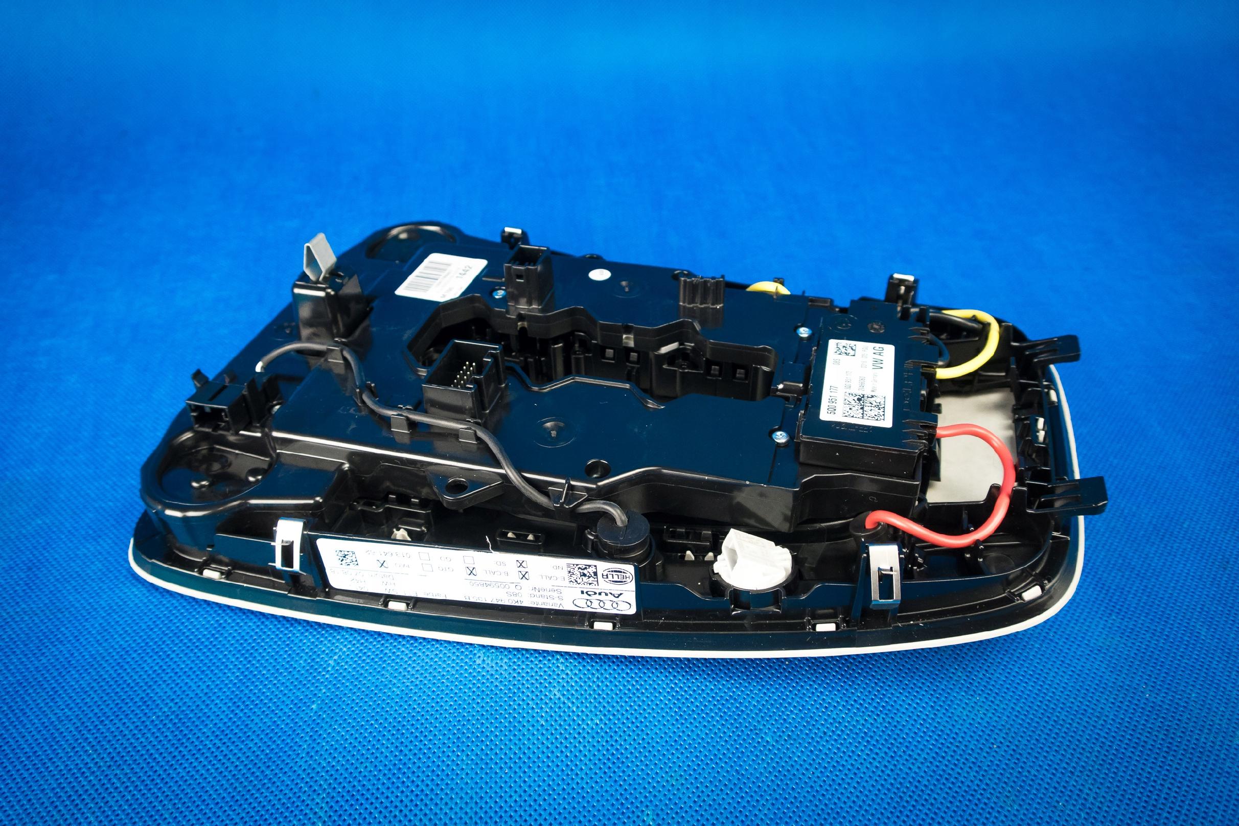 Oswietlenie cabs Audi Q8 4M8 4K0947135B ET1