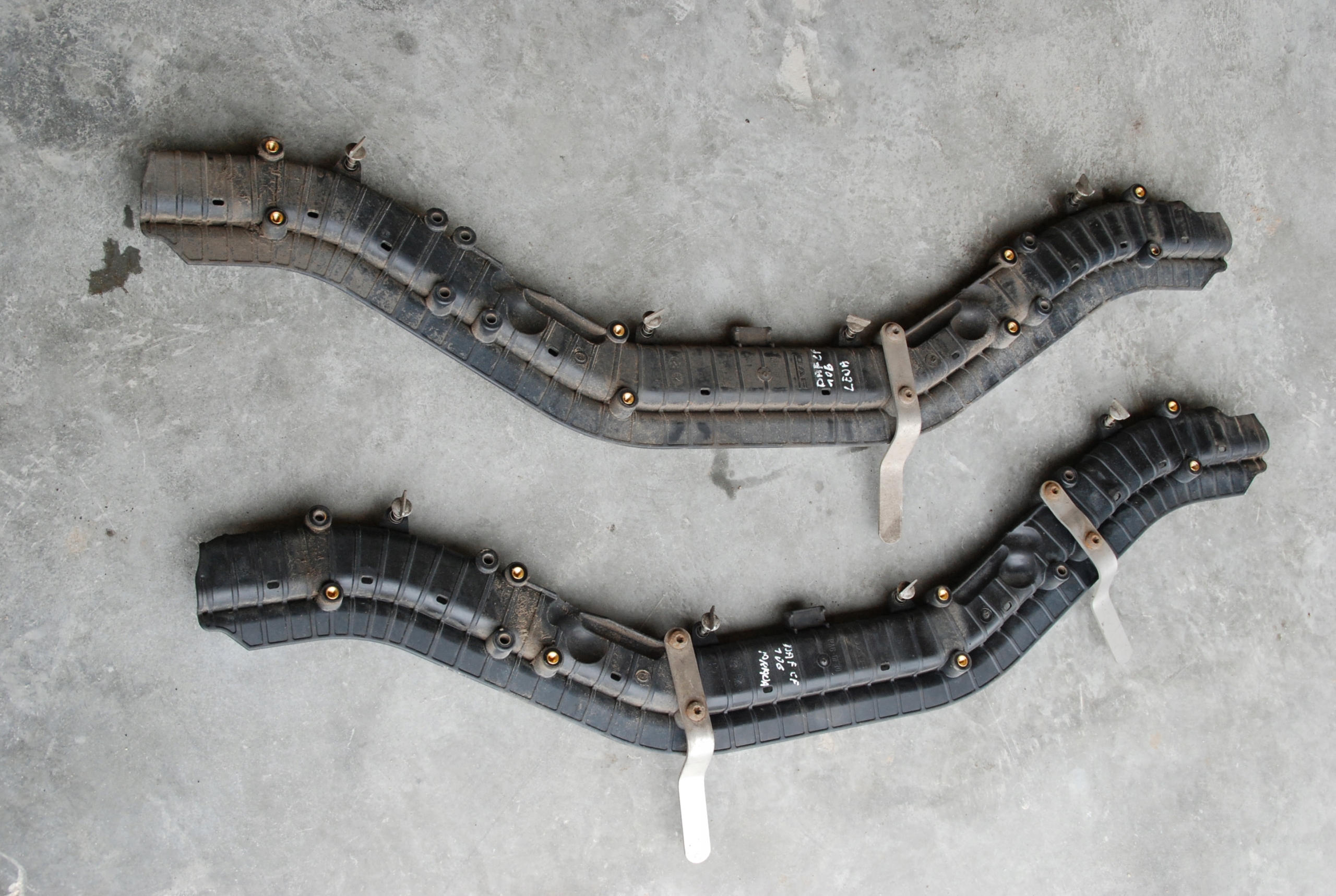 КРЫШКА УСТАНОВКИ ДВИГАТЕЛЯ DAF XF CF 106 1905780