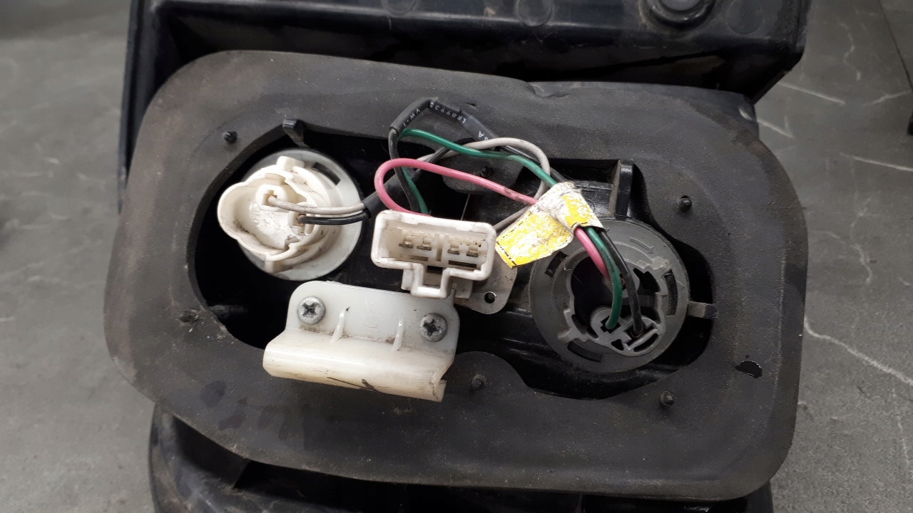 фонарь правый задний Hyundai h200 01r