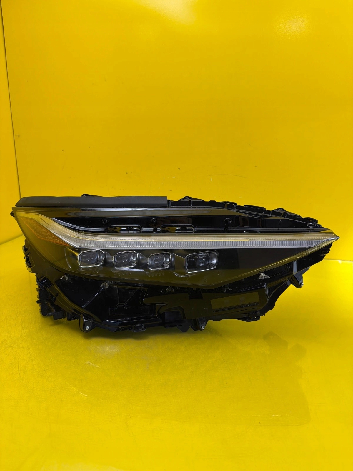 light right front Toyota BZ4X Full Led