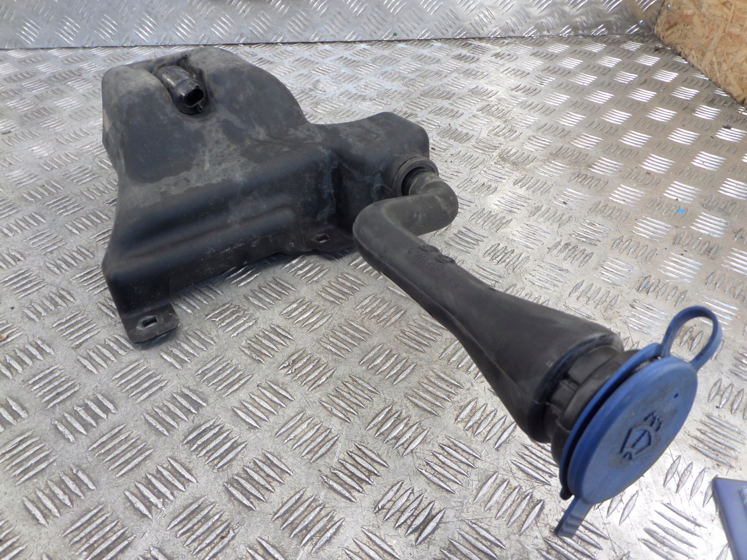 washer fluid tank Mercedes a4478690020