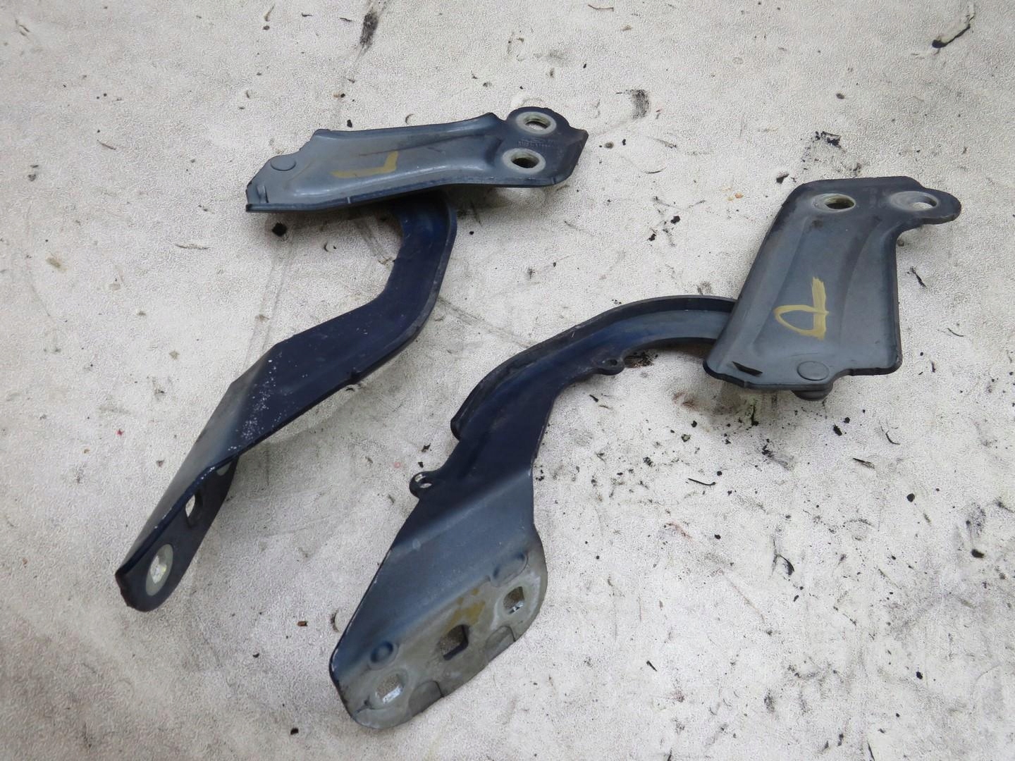 Петля капота правая KUGA MK2 BM51-A16800-AD