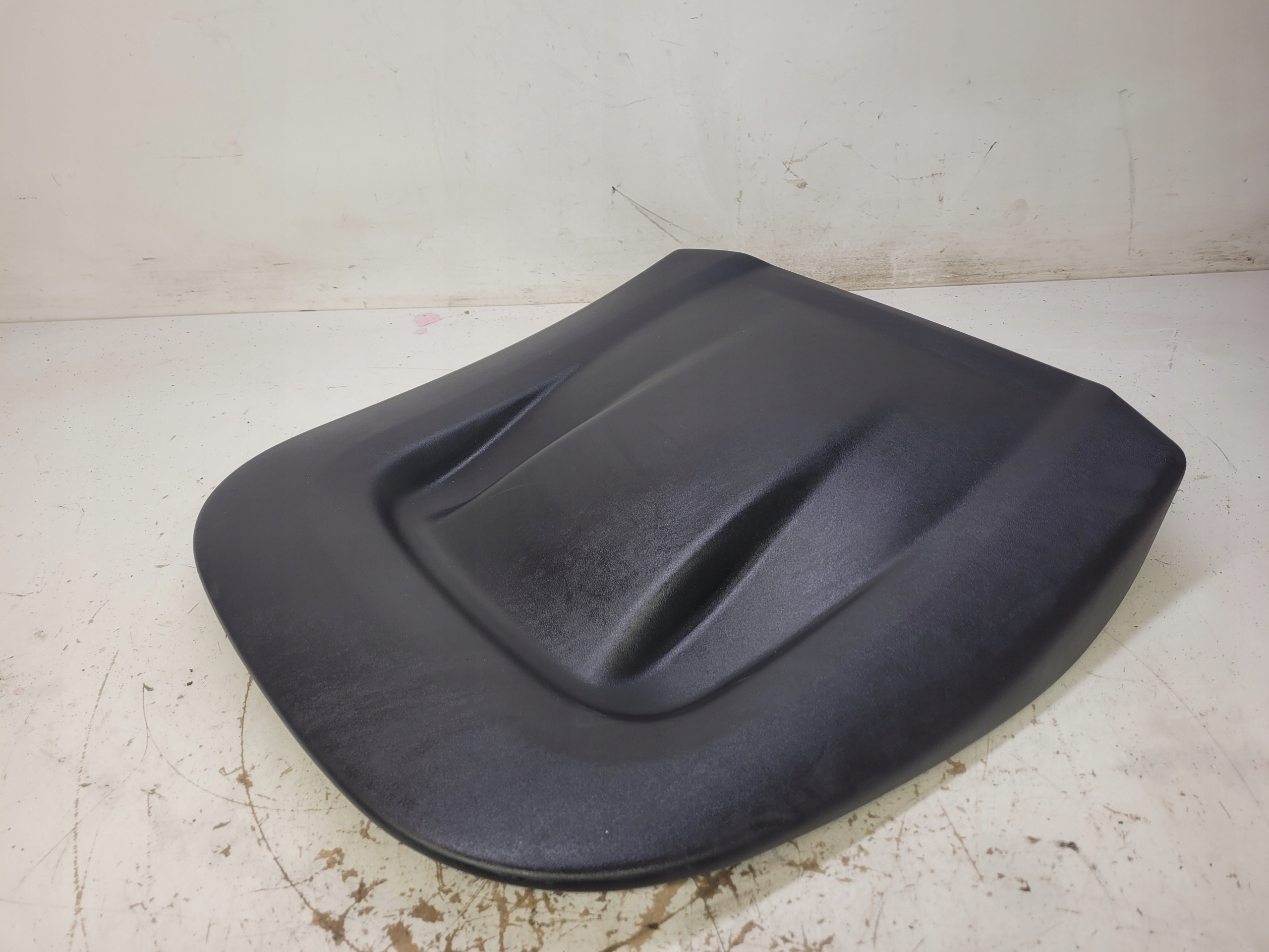 fedél hátso üllés AUDI A4 B9 A5 8W 8W0881969K