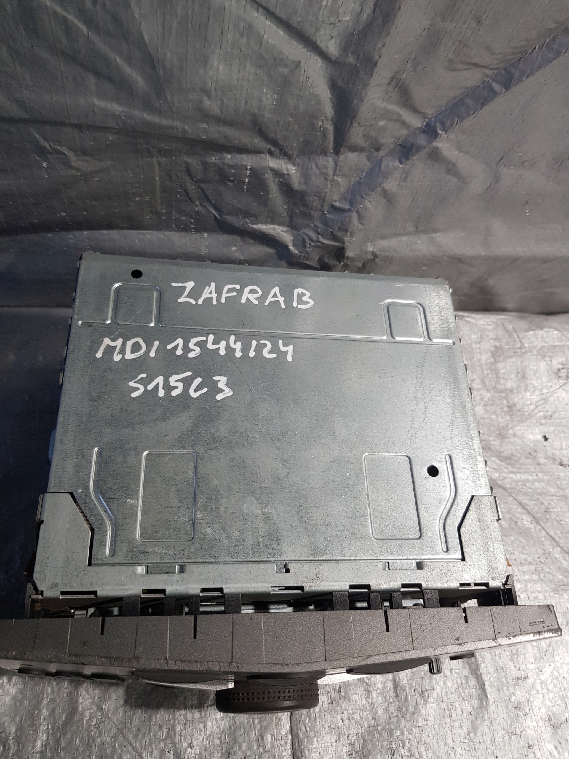 RADIO FABRYCZNE OPEL ZAFIRA B 13188465