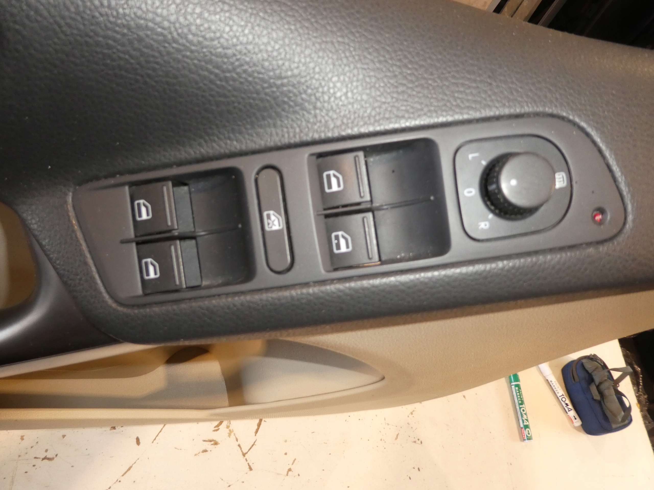 VW TIGUAN and 5N side door left front 5N0867011