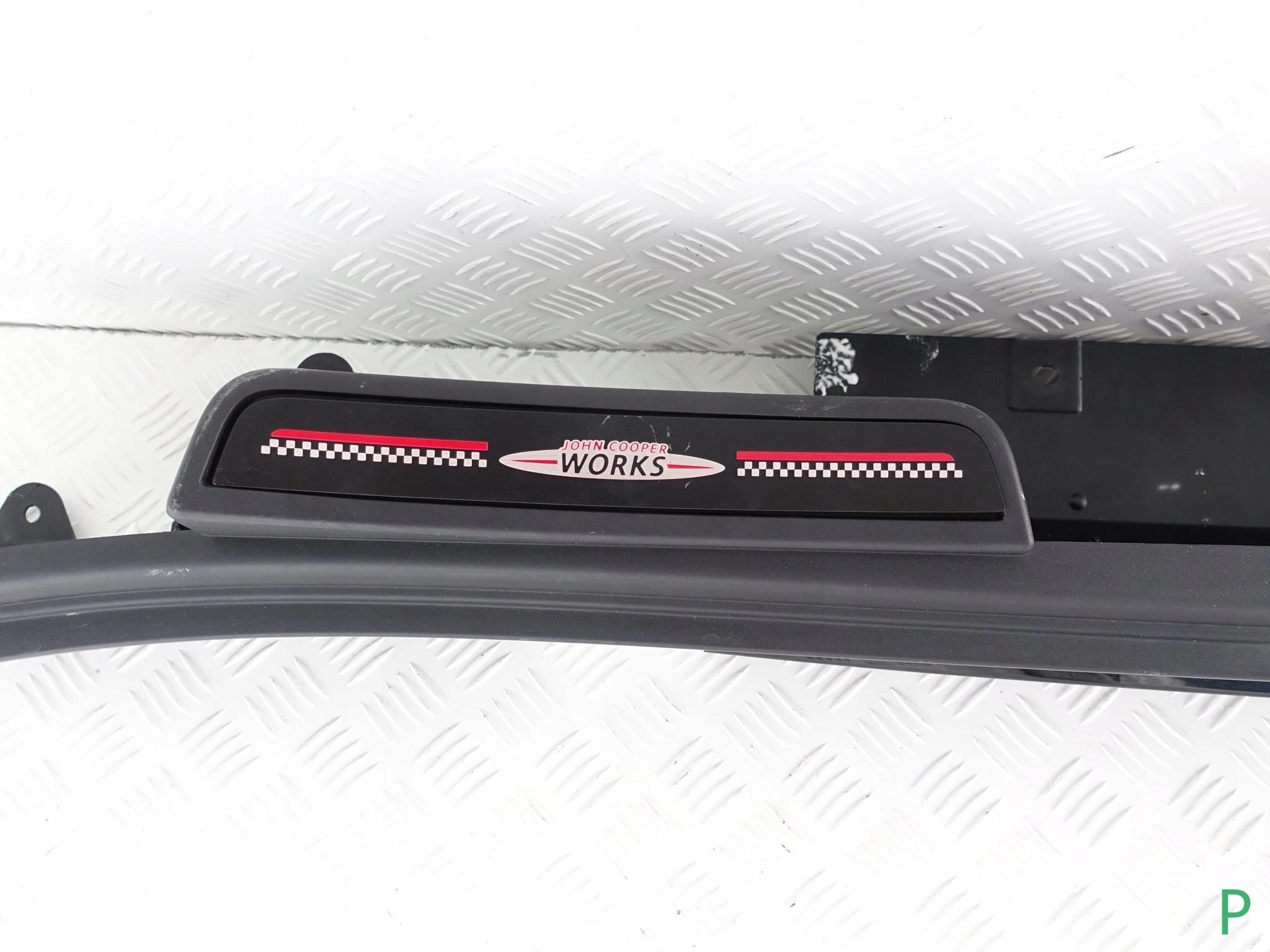 MINI F60 COUNTRYMAN молдинг порог правый (B15)