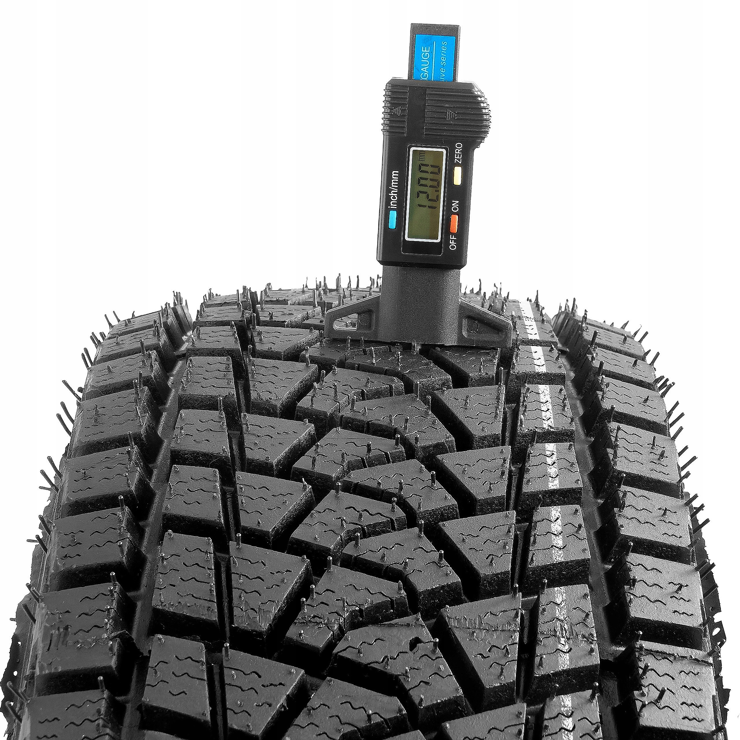 2x Opony bieżnikowane 235/60 R18 ZIMOWE Super Jakość Szerokość opony 235 mm