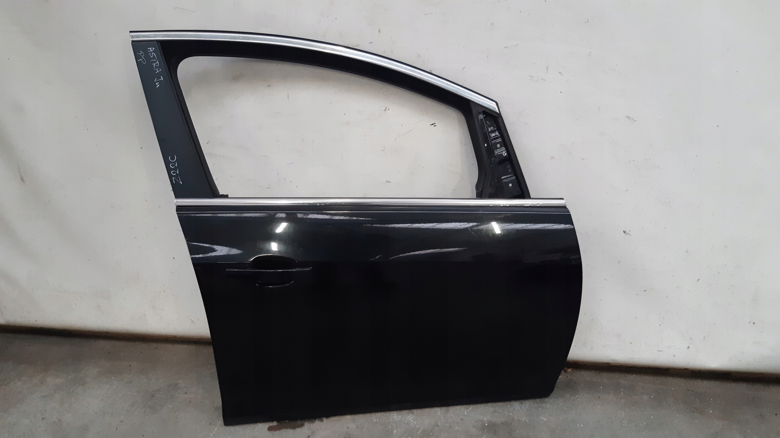 dveře pravý předek Z22C Opel Astra J