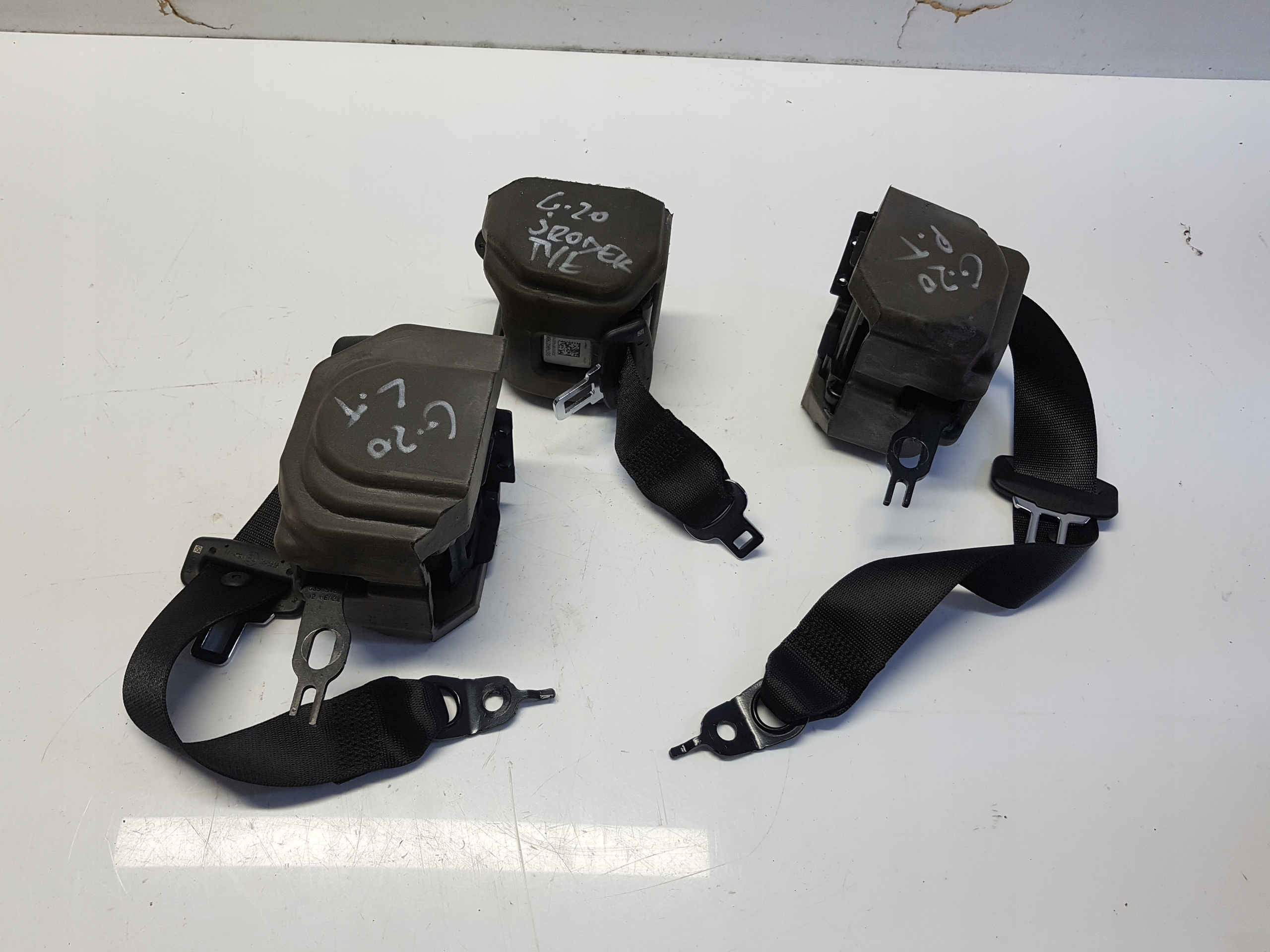 BMW G20 330e Sedan Gurten mitte heck hinten