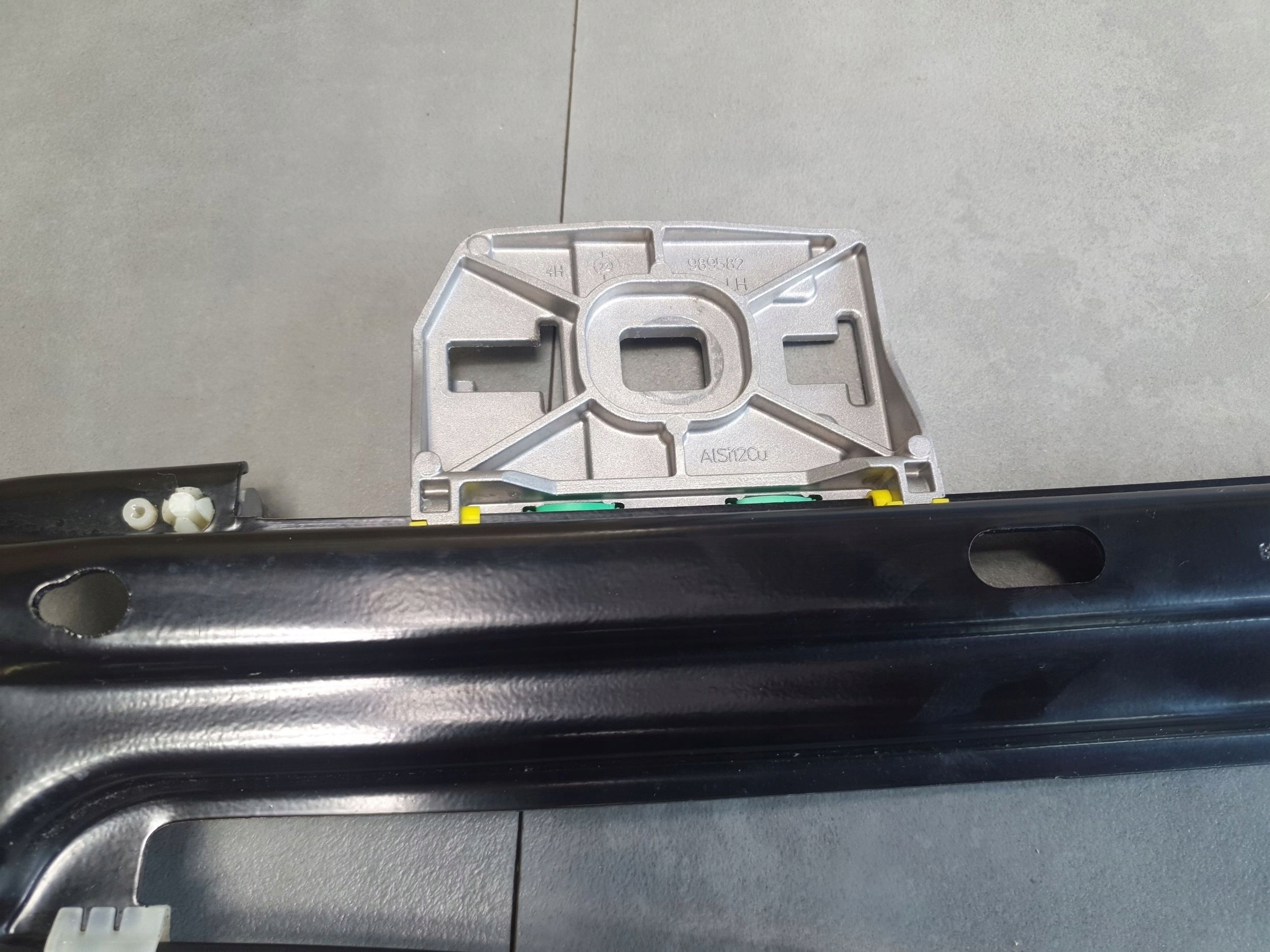 Audi Q8 window regulator door left front 4M8837461A