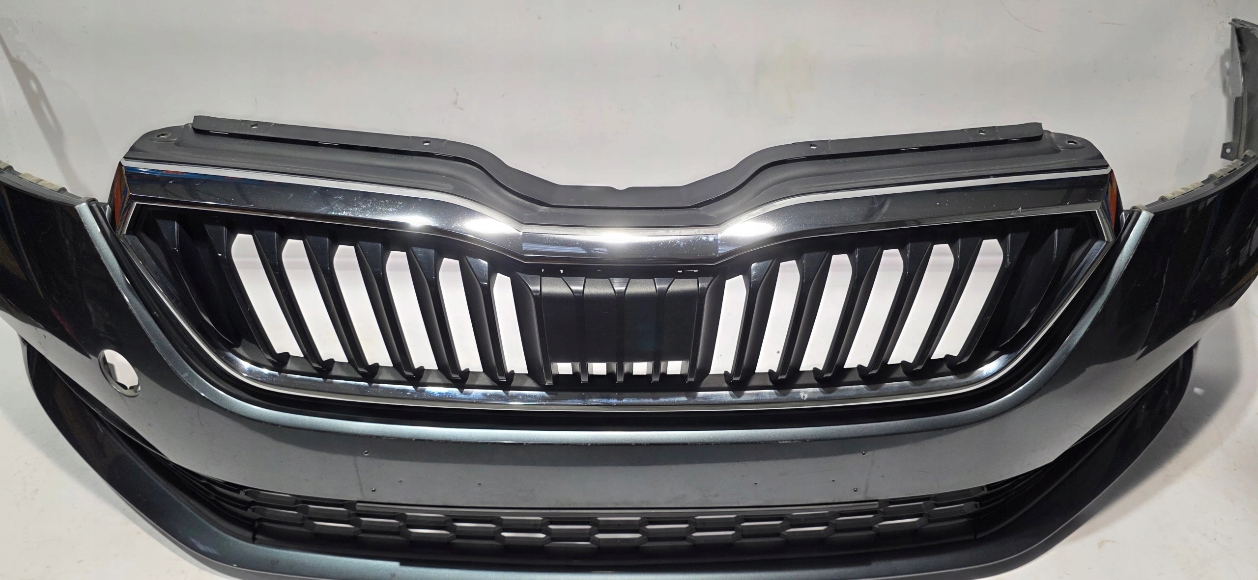front bumper grille SKODA SCALA 19-23 original 657807221