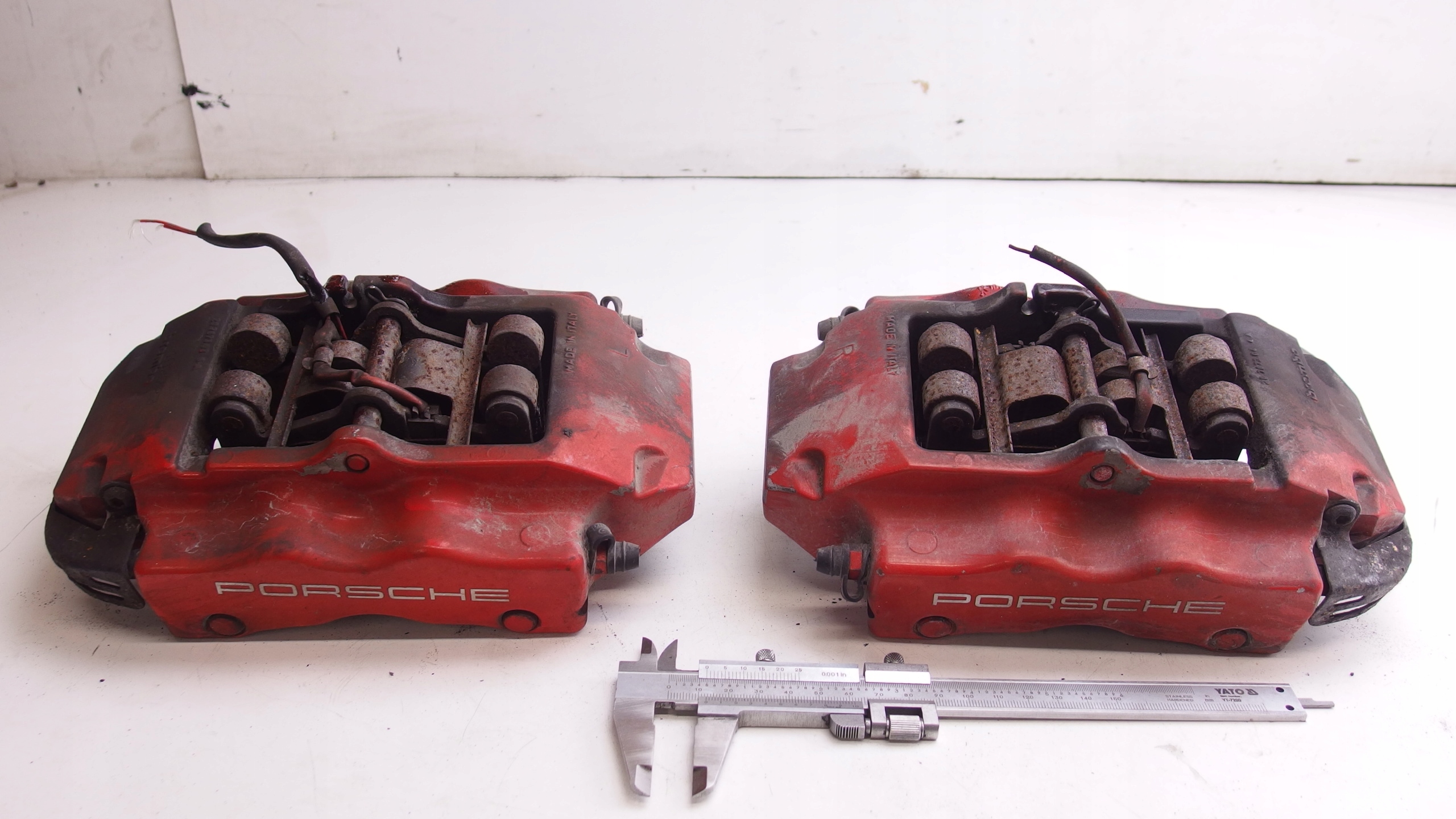 CAYENNE S 7L 955 4.5 ЗАДНІ ЗАТИСКАЧІ BREMBO