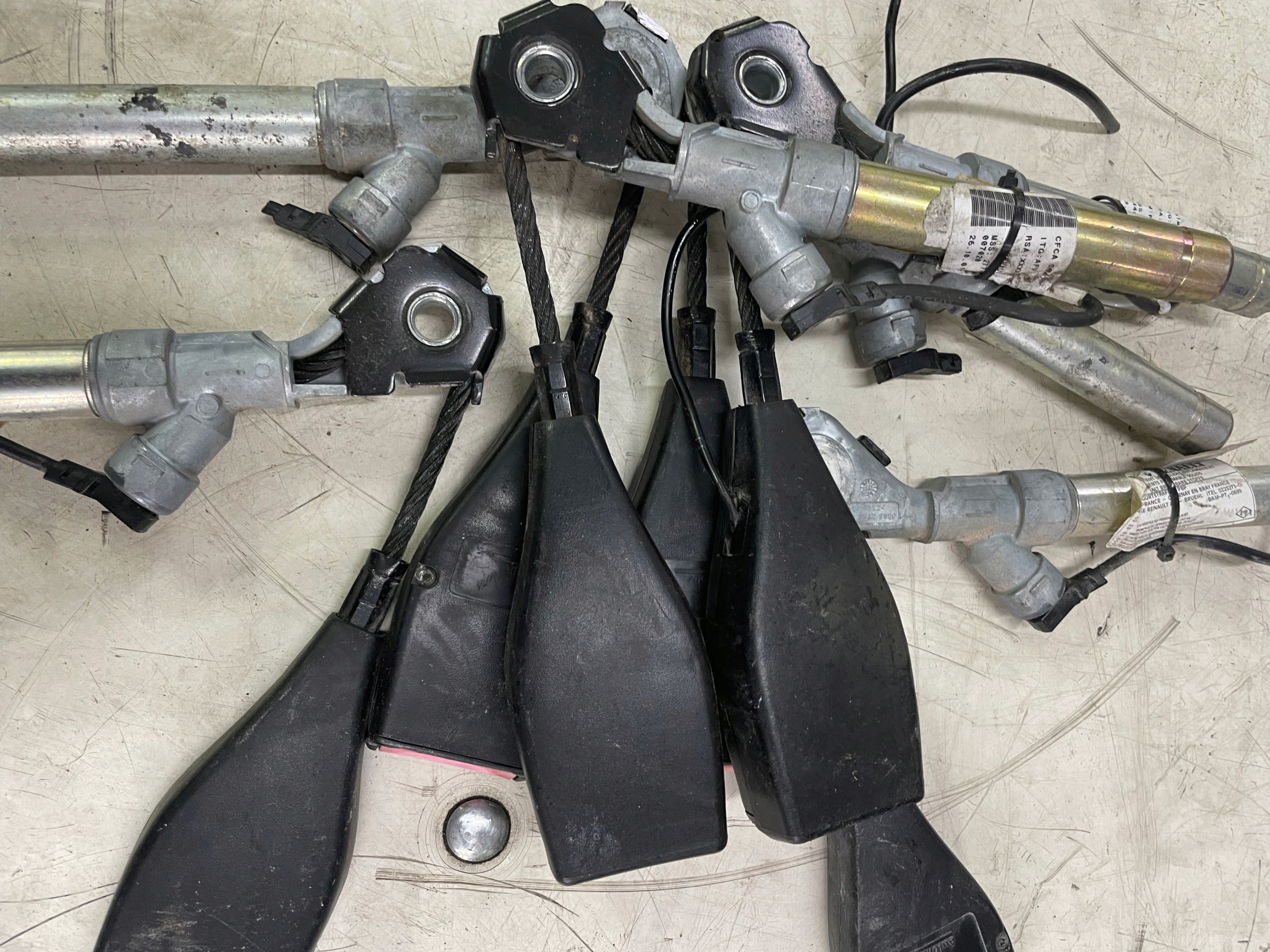 NAPINACZ PASA LEWY PRAWY TRAFIC Producent części Renault OE