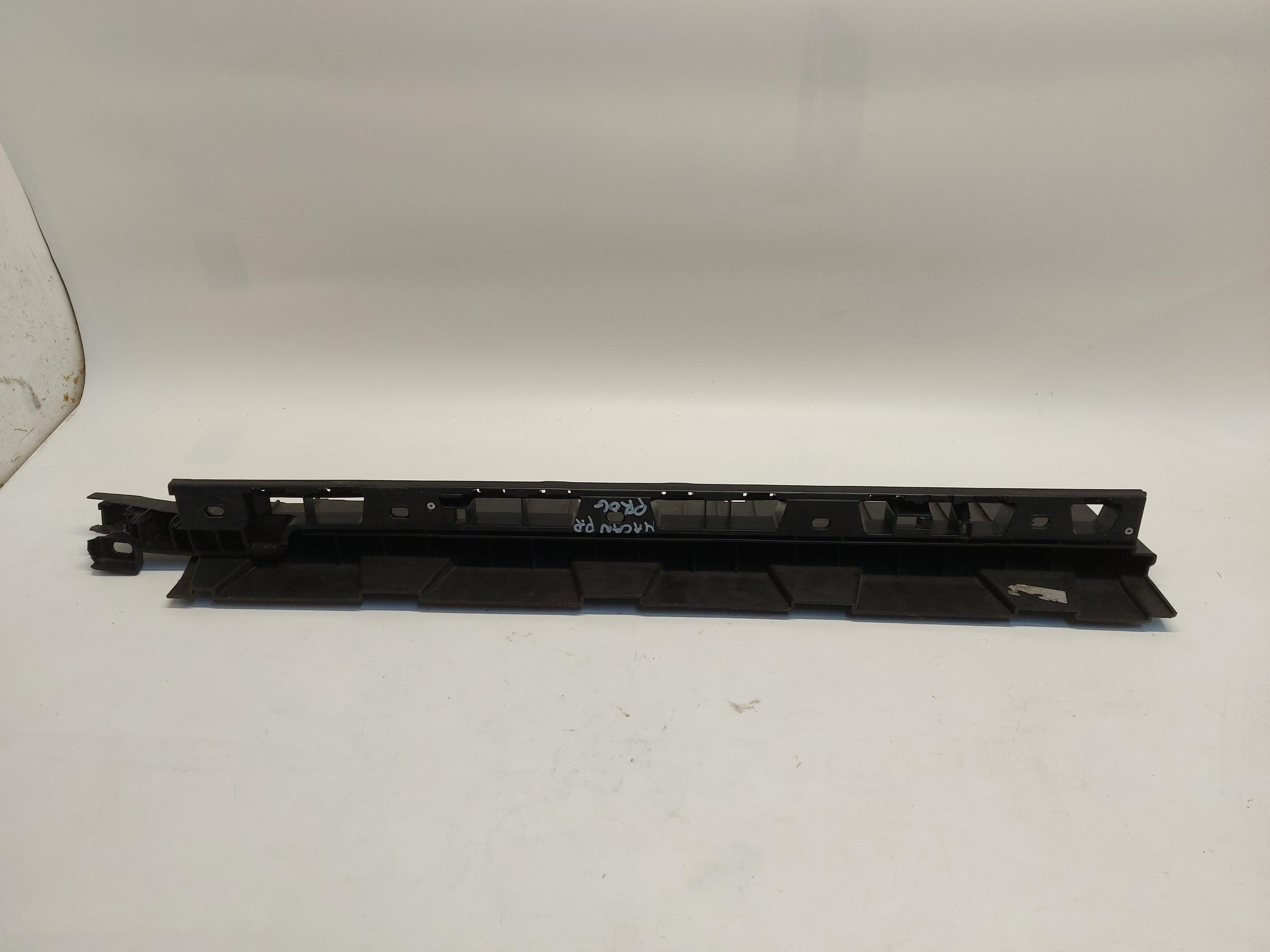 PORSCHE MACAN S 95B holder of the threshold right front 95B854536A