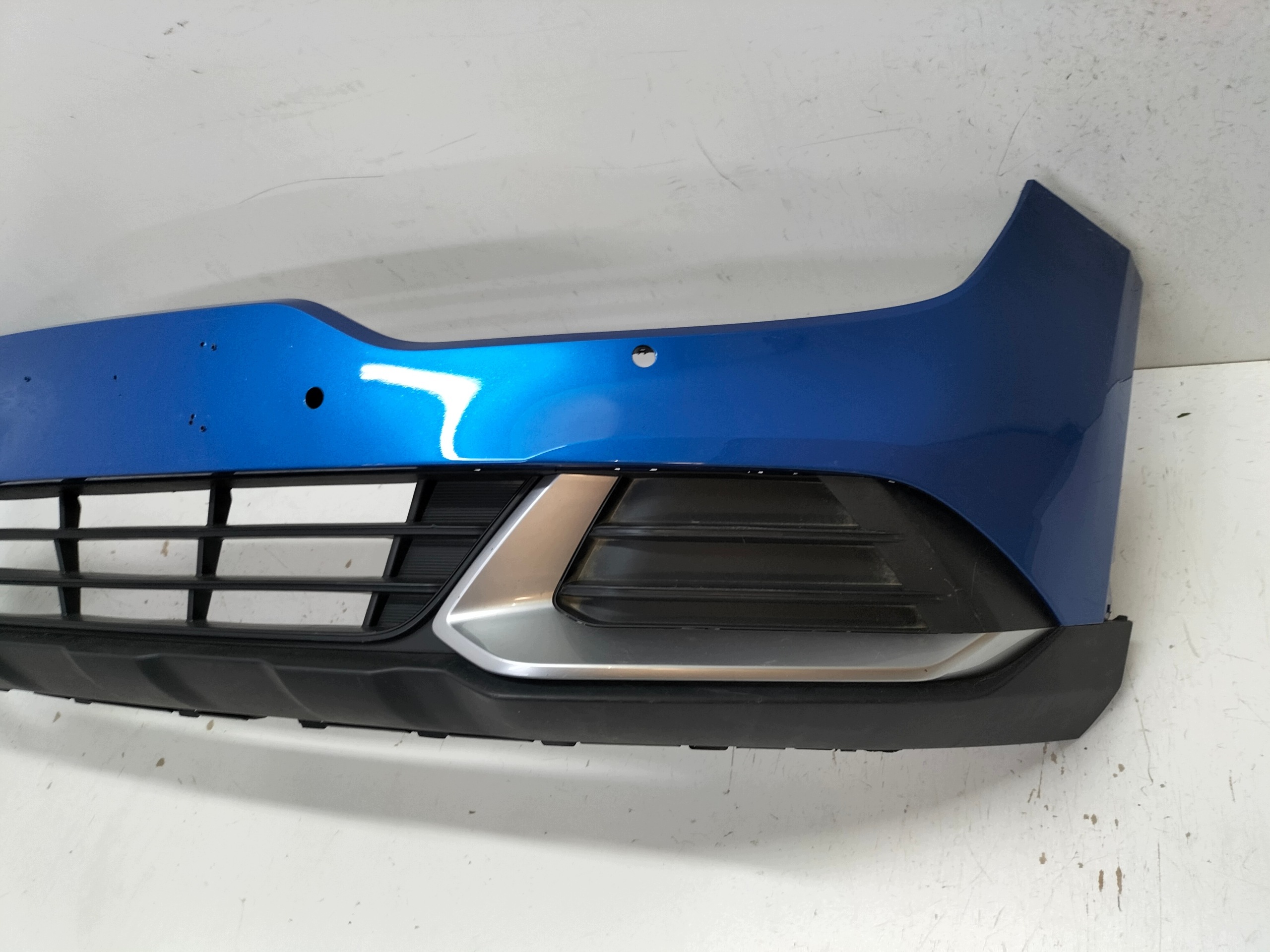 front bumper front KIA SPORTAGE 5 V 21-25 wersja below sensors PDC