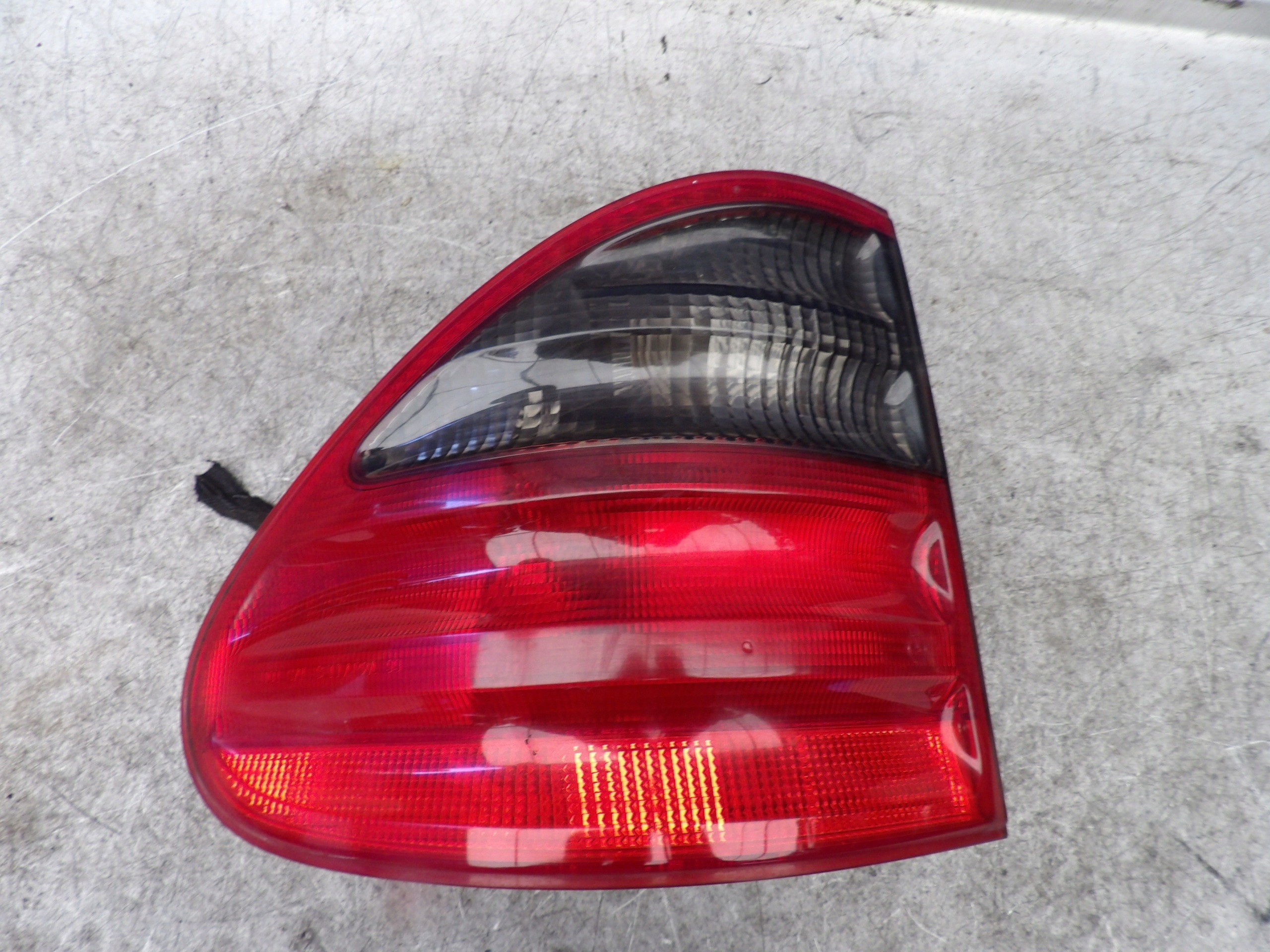 Mercedes W 210 light rear left kombi