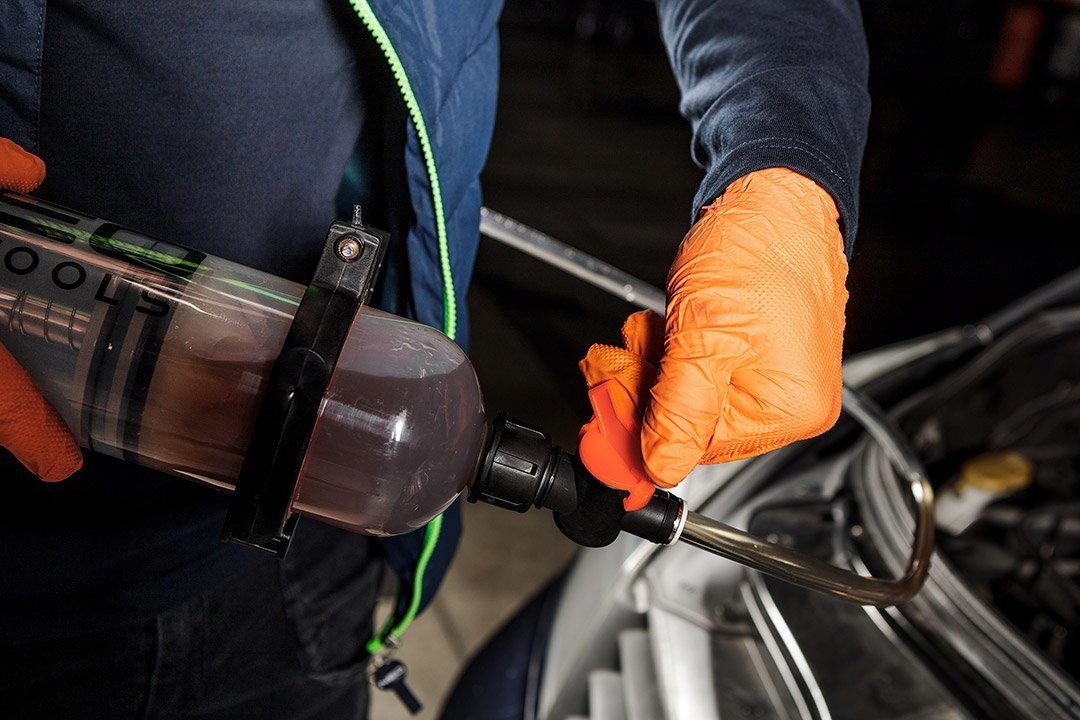 ODSYSARKA STRZYKAWKA OLEJU PŁYN HAMULCOWY PALIWO 1,5L NEO SMAROWNICA Marka Neo Tools