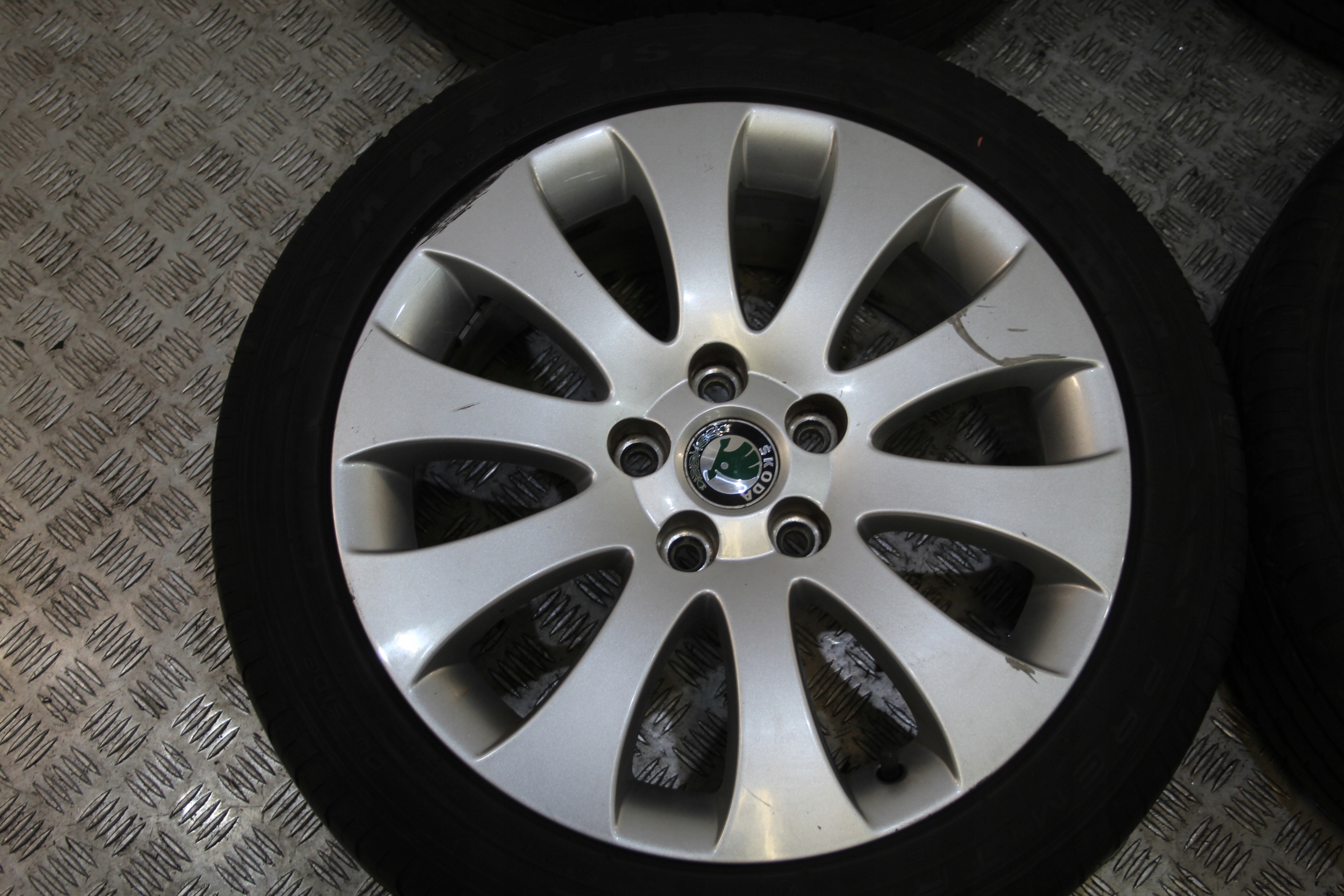 wheels discs disc 225/45 R17 SKODA SUPERB II 3T0