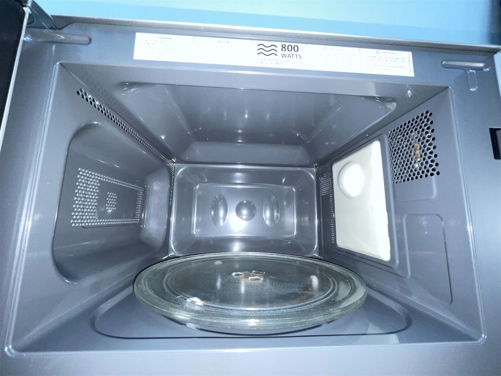 RUSSELL HOBS KUCHENKA MIKROFALOWA Mikrofalówka 20L Model DE