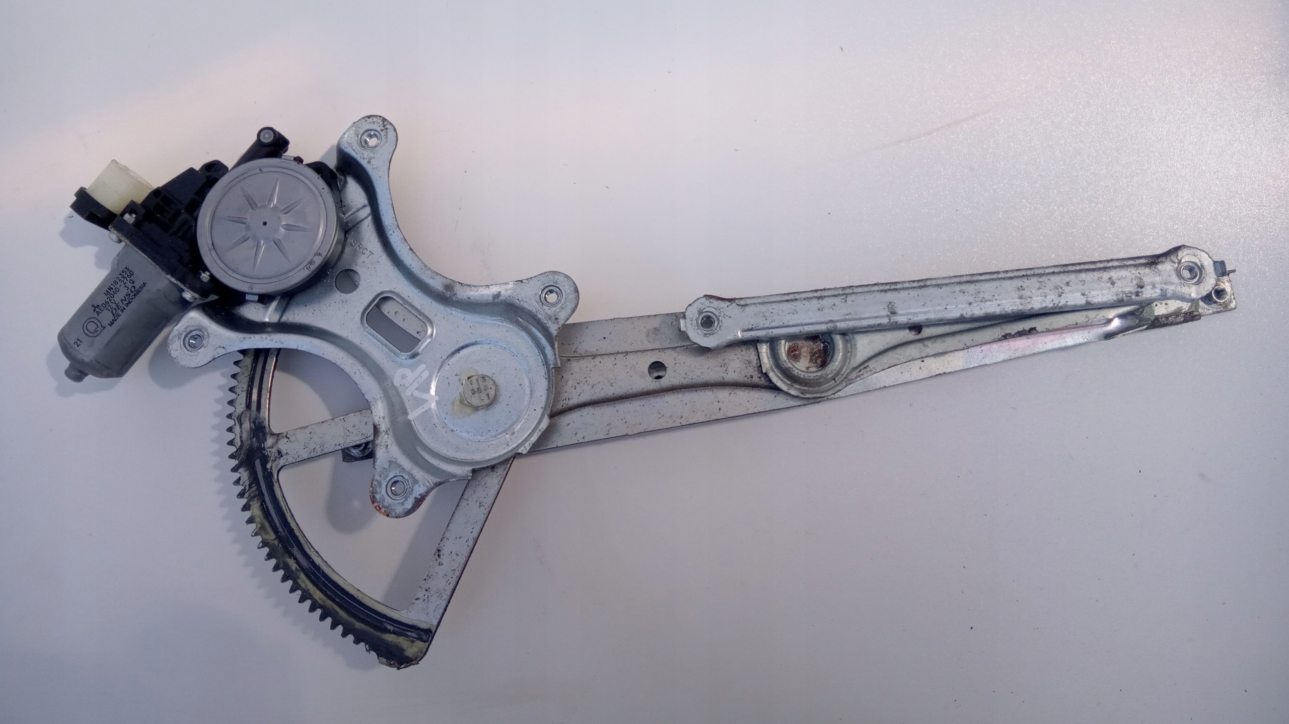 MECHANIZM SZYBY L/P MITSUBISHI PAJERO SPORT II Producent części Mitsubishi OE