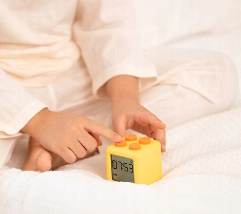 Budzik Elektroniczny Zegar Cyfrowy KLOCEK Żółty na baterie Ecolight System liczbowy cyfry arabskie