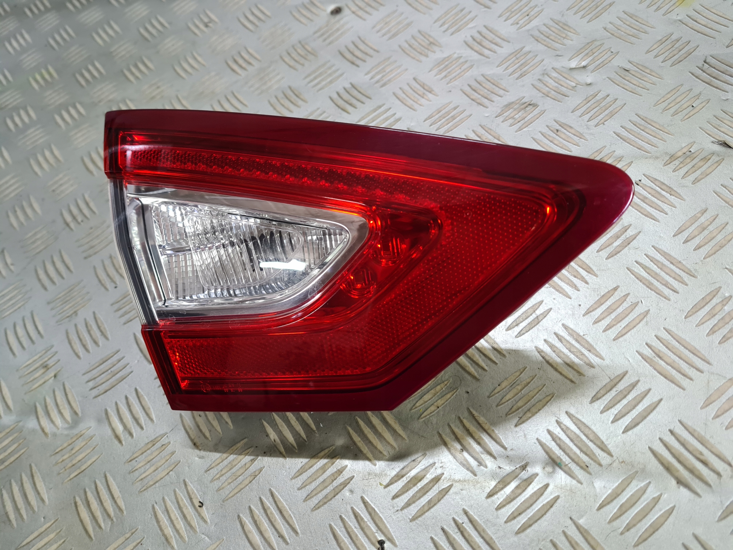 фонарь левый в крышке MONDEO MK5 HB led