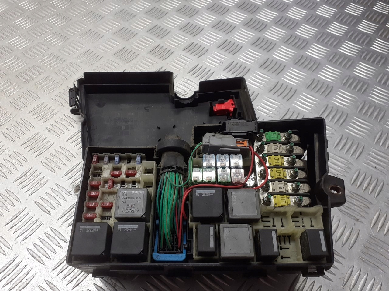 SKRZYNKA BEZPIECZNIKÓW FORD FOCUS MK2 1.8 TDCI 3M5T-14A067-BC Typ samochodu Samochody osobowe