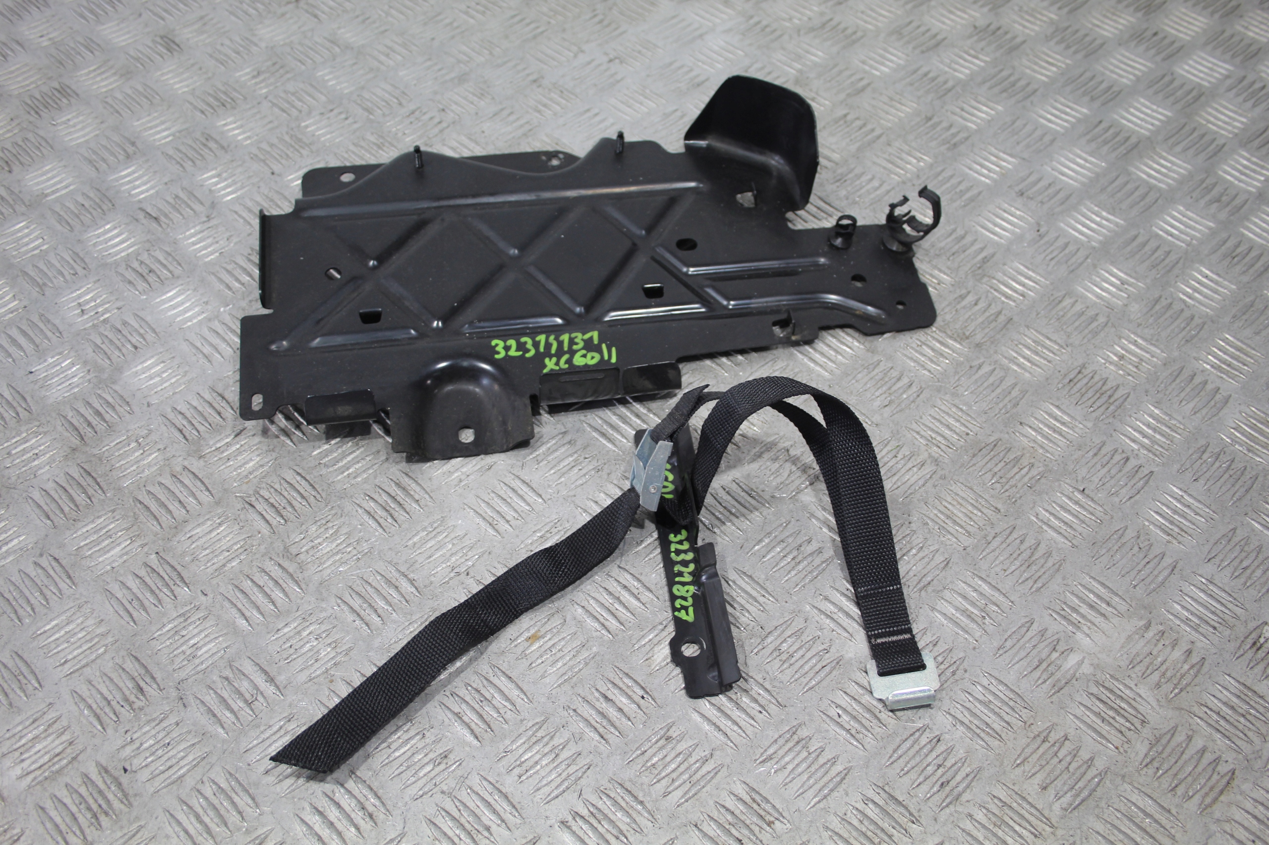 DRŽAČ DRŽAČ AKUMULATORA VOLVO XC60 II 2 32314131