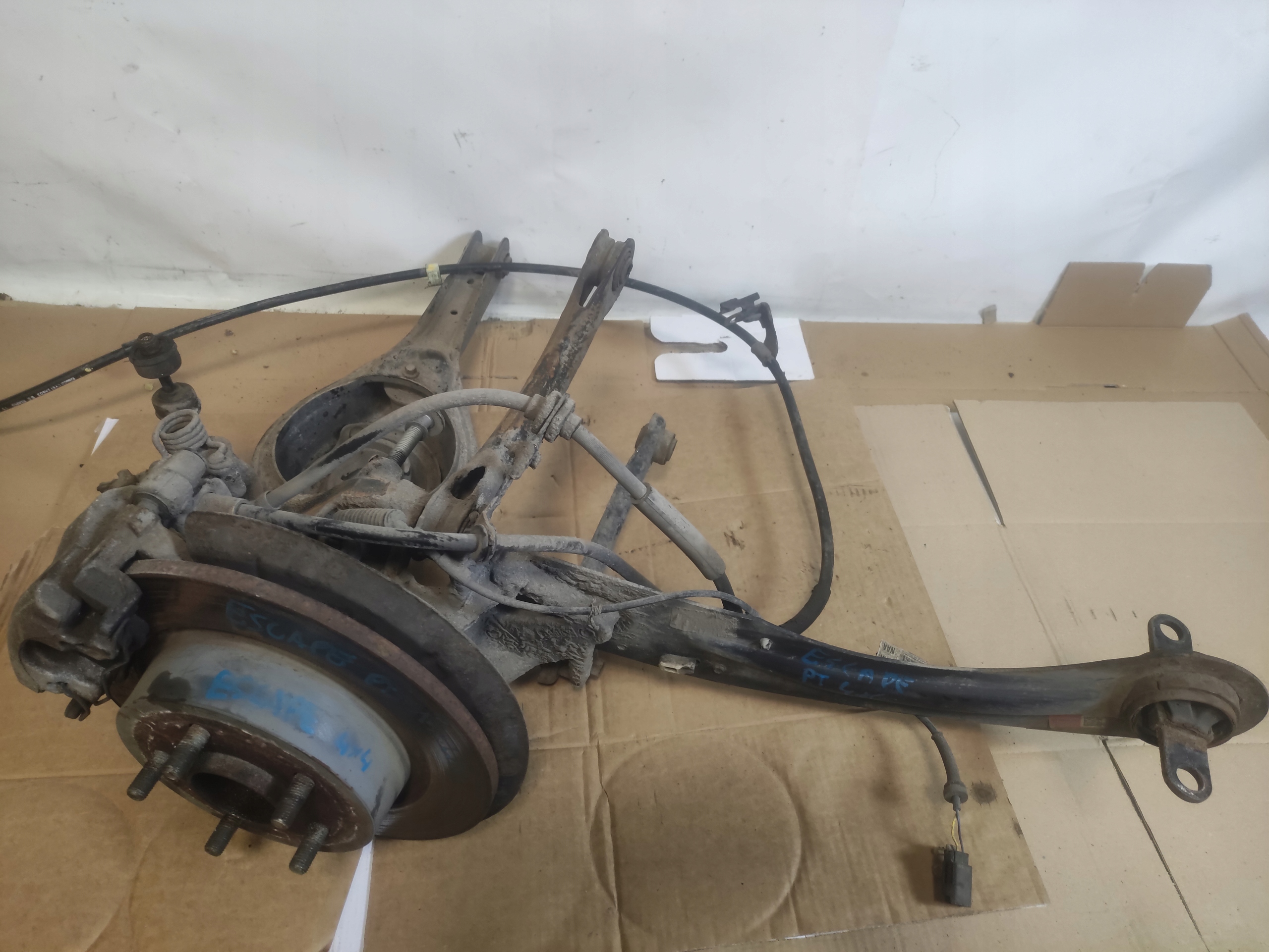 поворотный кулак правая зад FORD Escape MK2 2015 4X4