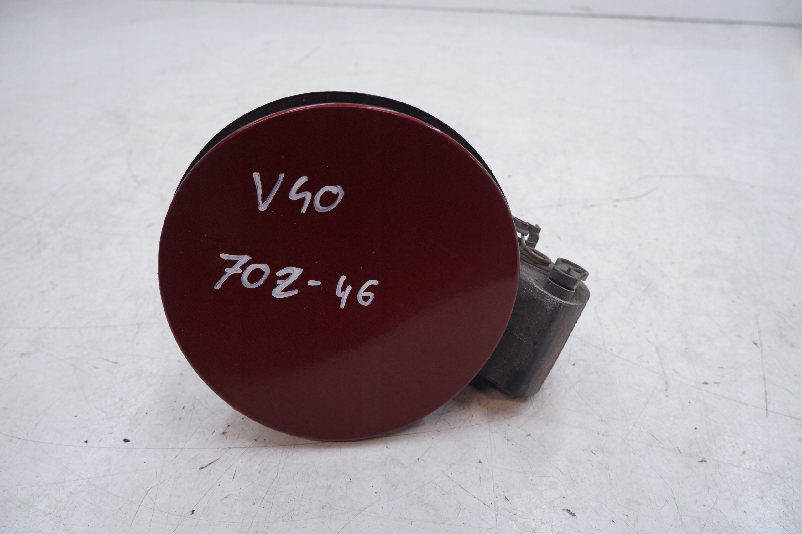 KOREK WLEWU KLAPKA PALIWA VOLVO V40 702-46