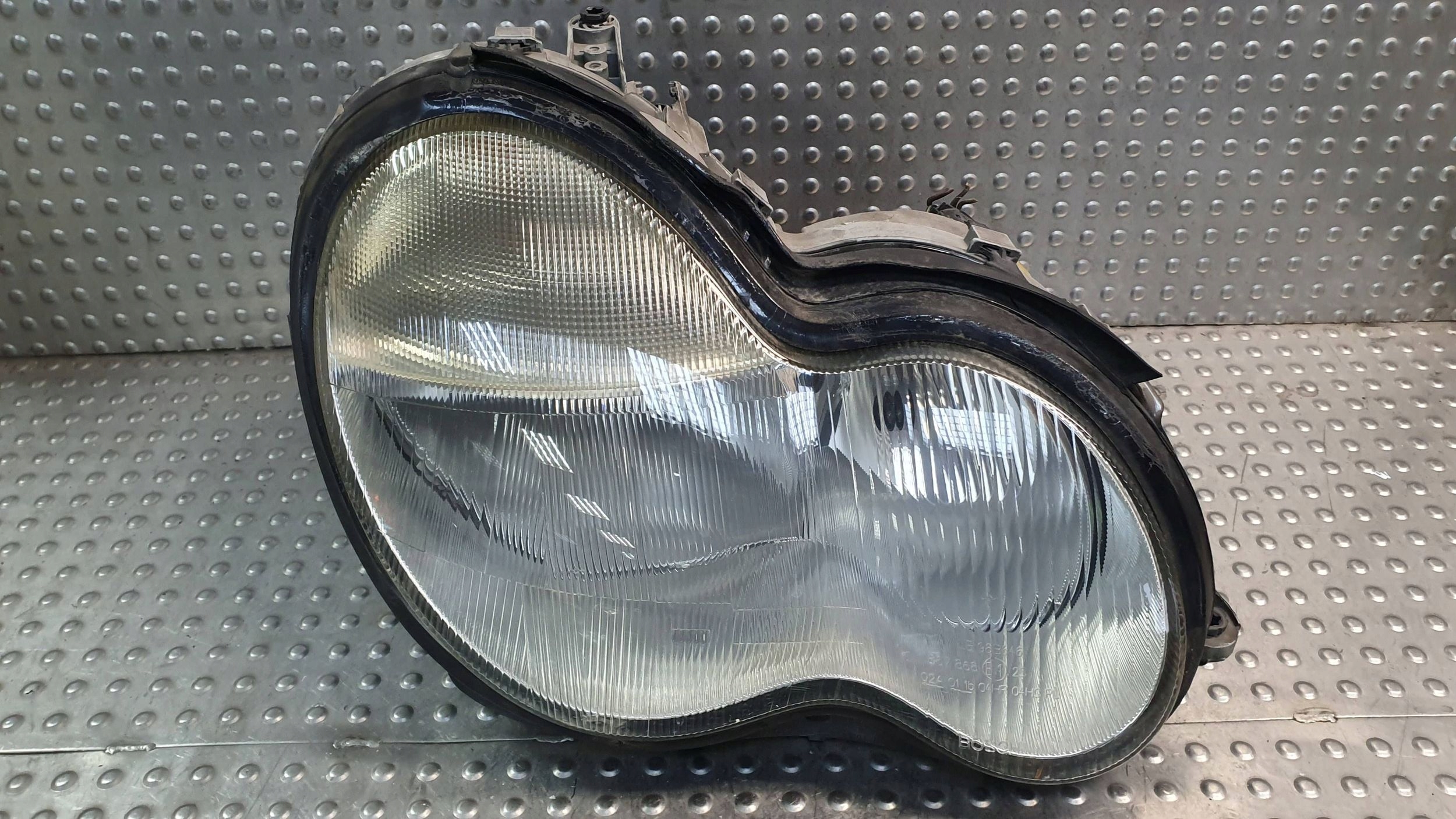 light front right MERCEDES C-KLASA W203 00- A2038200261