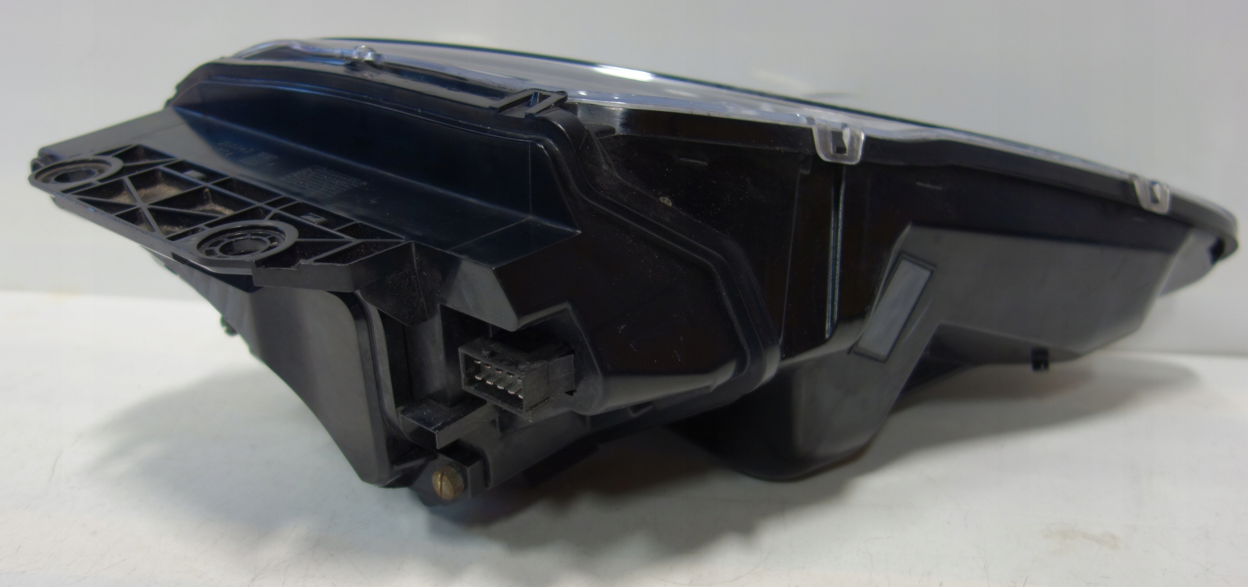 ASTON MARTIN VANTAGE V12 2010-2016 LIFTING LAMPY PRZEDNIE XENON Wersja Europejska