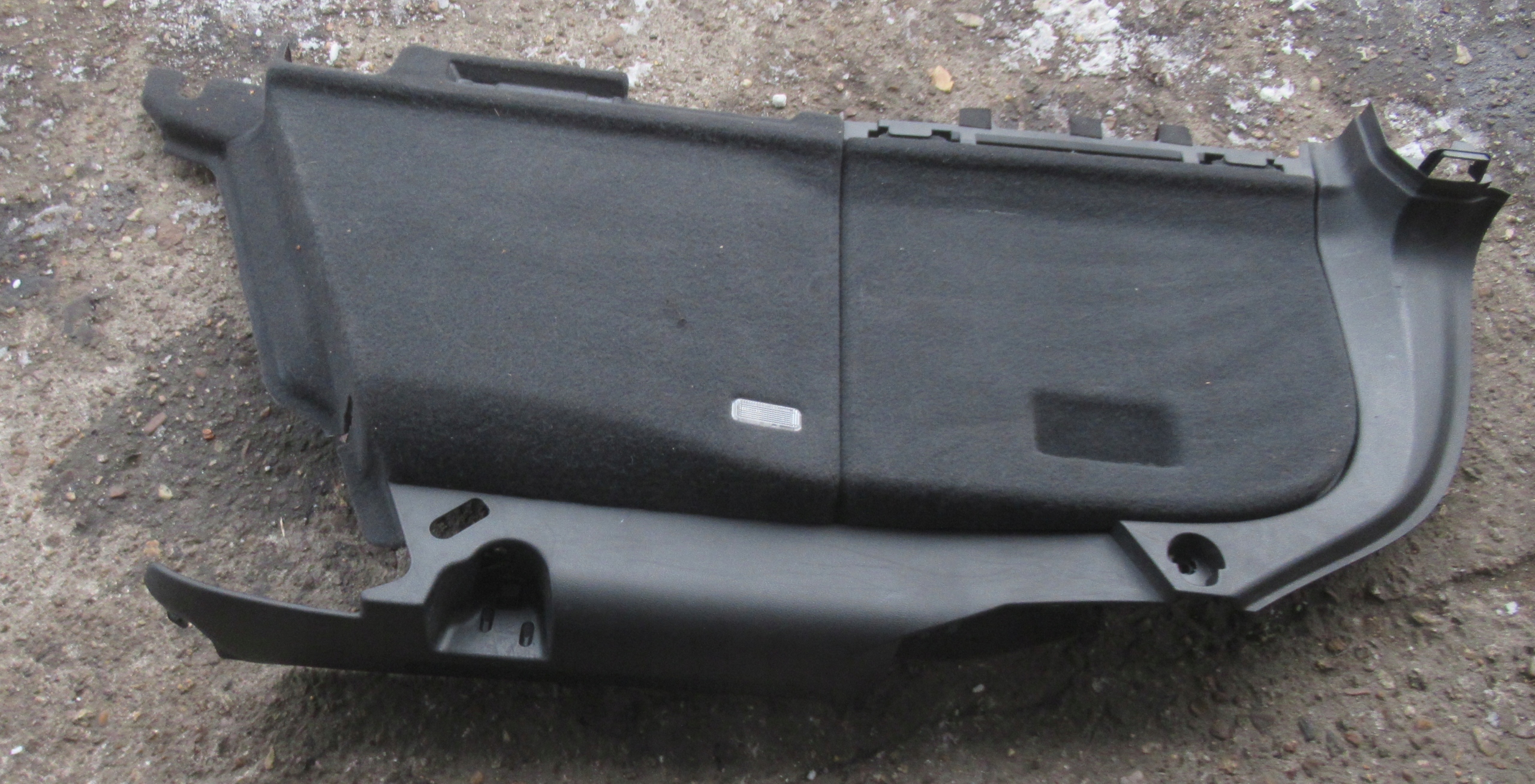 AUDI A4 B8 FL 2.0 TFSI 14R side upholstery boot left rear part