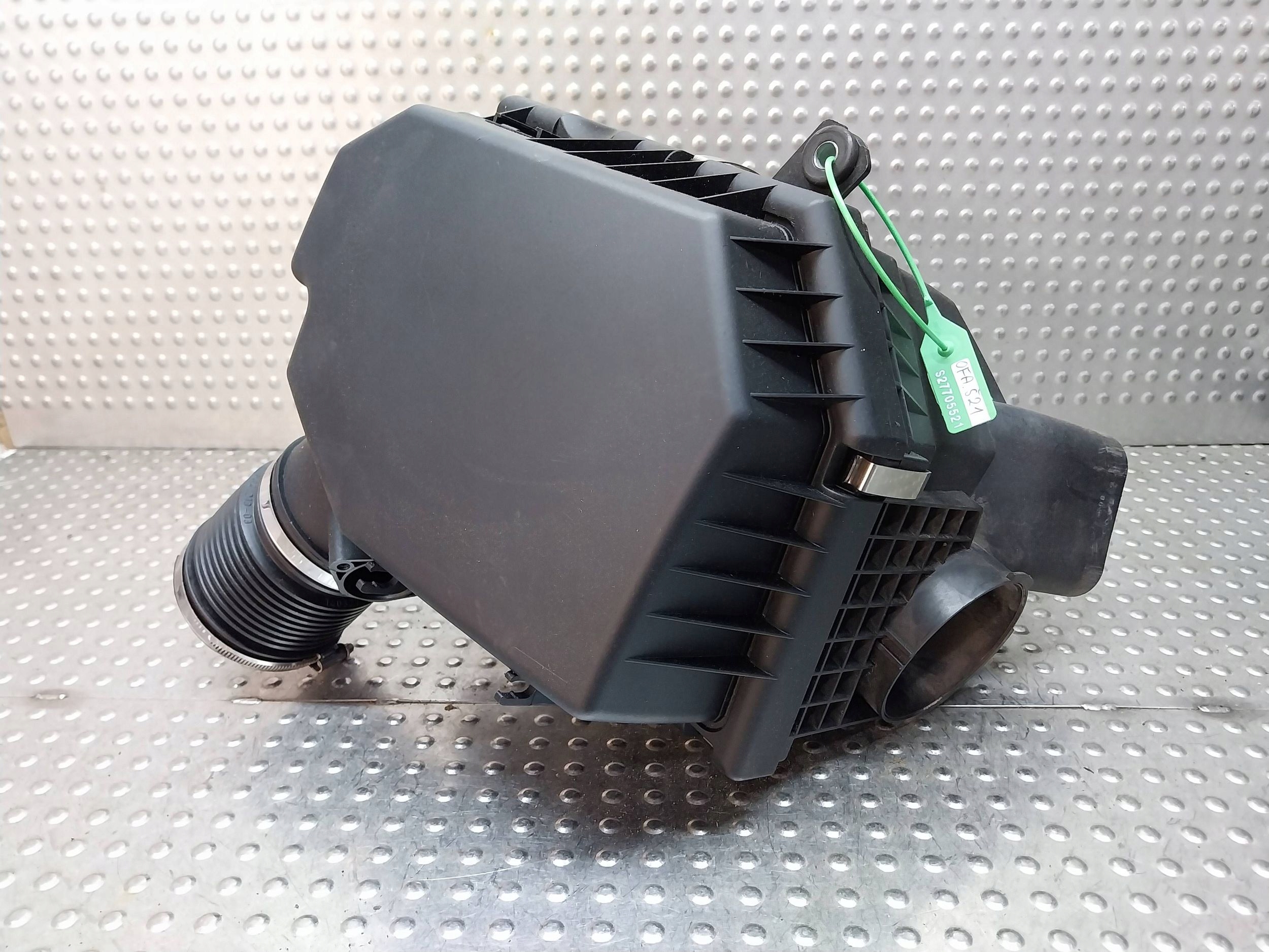 cover of a filter, air left 7839022 BMW M5 E60 E61 M6 E63 E64