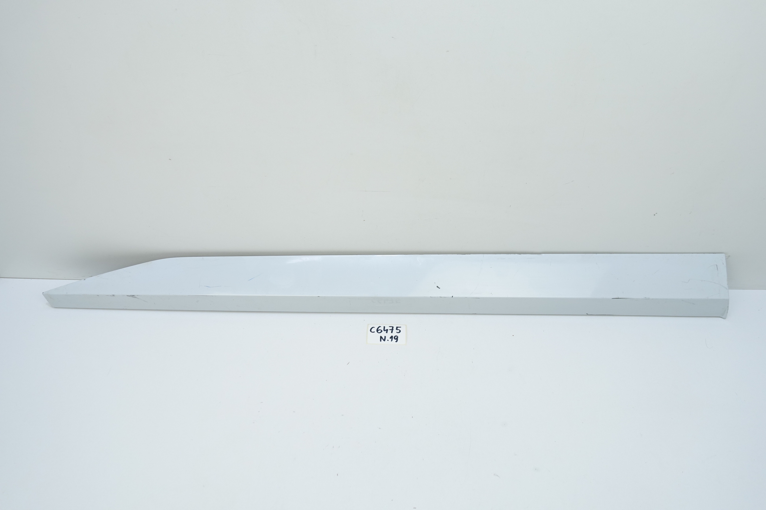 moulding door left front SKODA SUPERB III 3V0