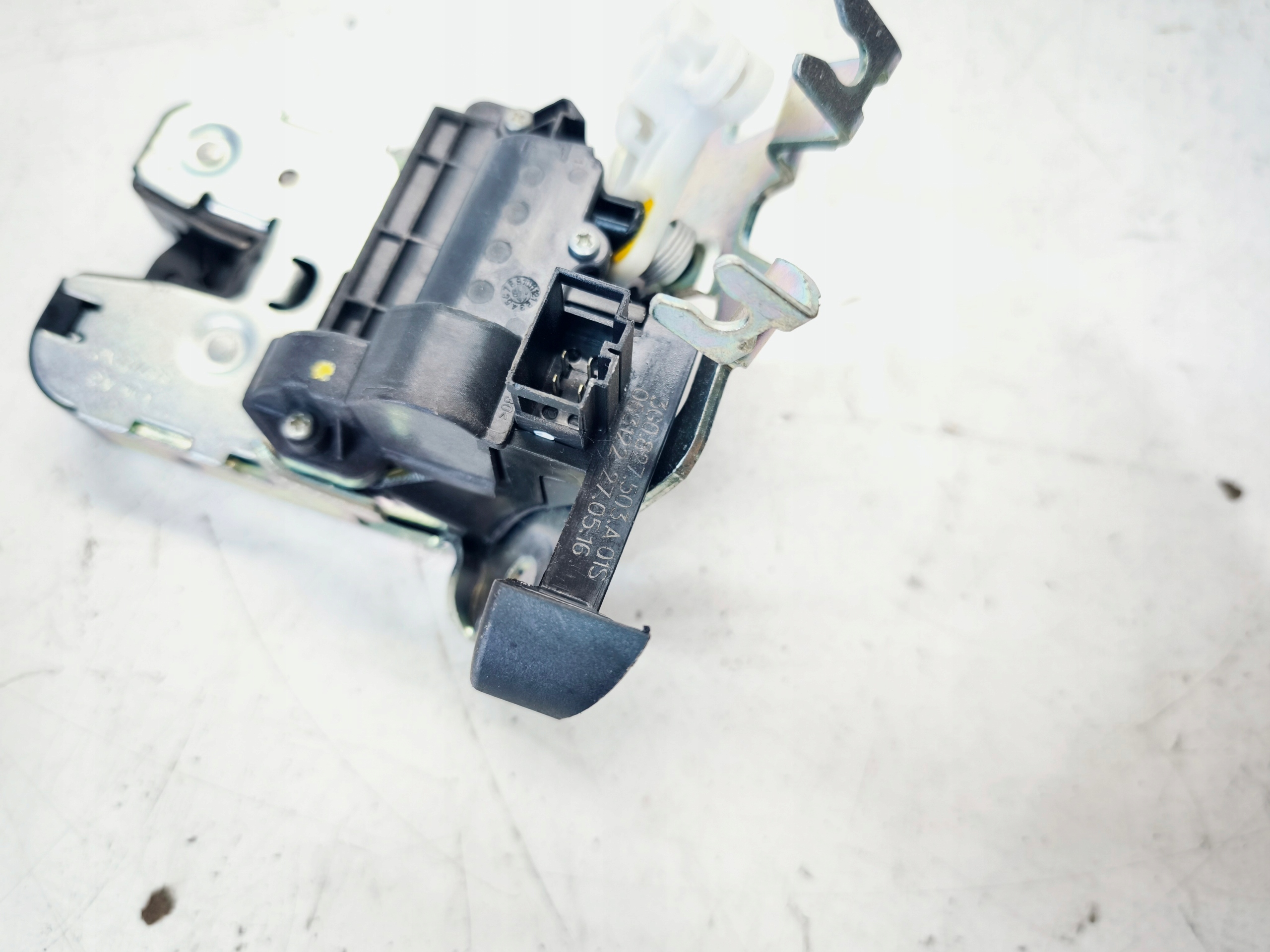 lock bonnet rear part AUDI A4 B9 A5 8W 3G0827503A