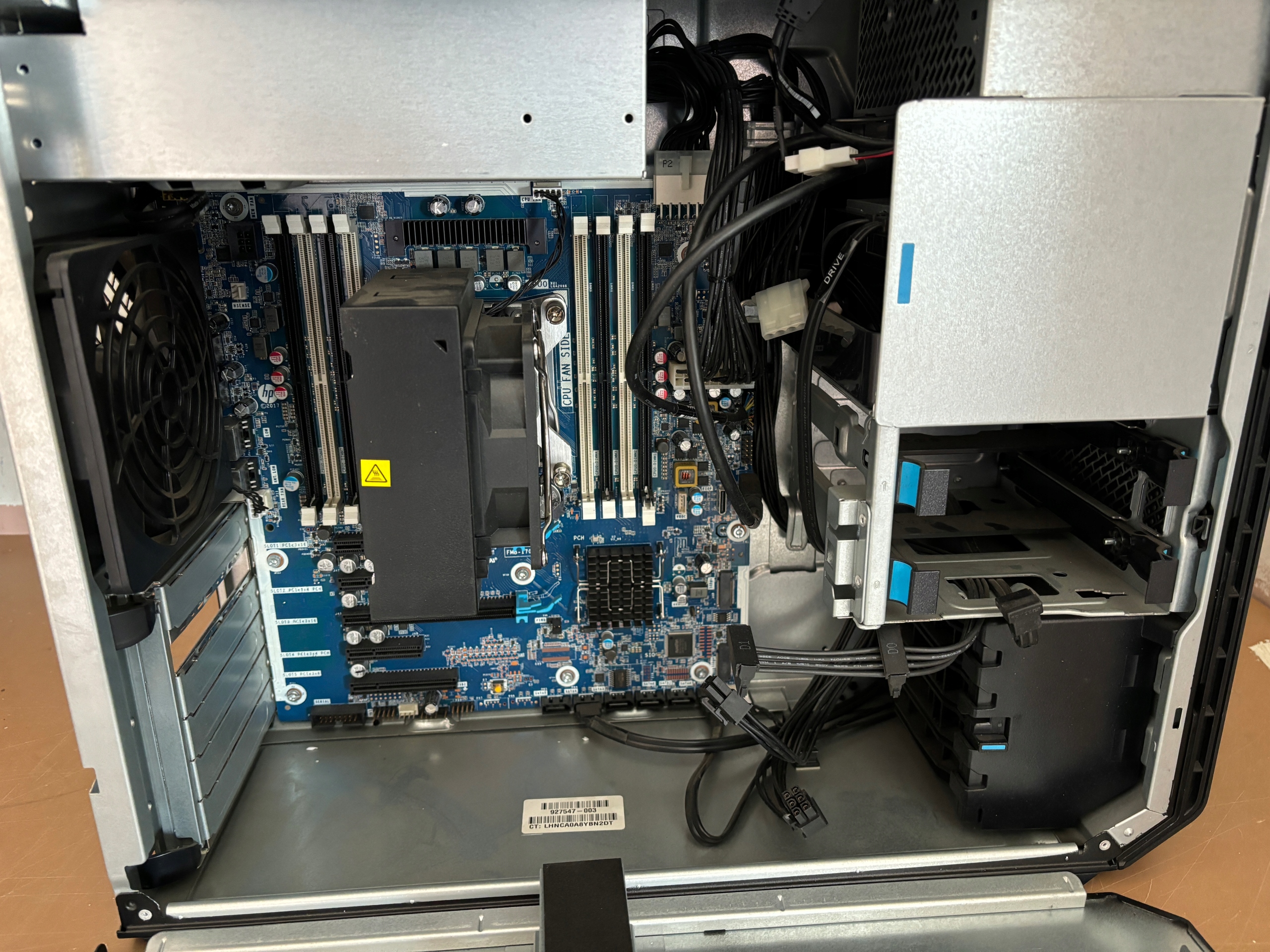 STACJA ROBOCZA HP Z4 XEON W-2125 / BRAK RAM / BRAK SSD / BRAK GRAFIKA Seria Intel Xeon