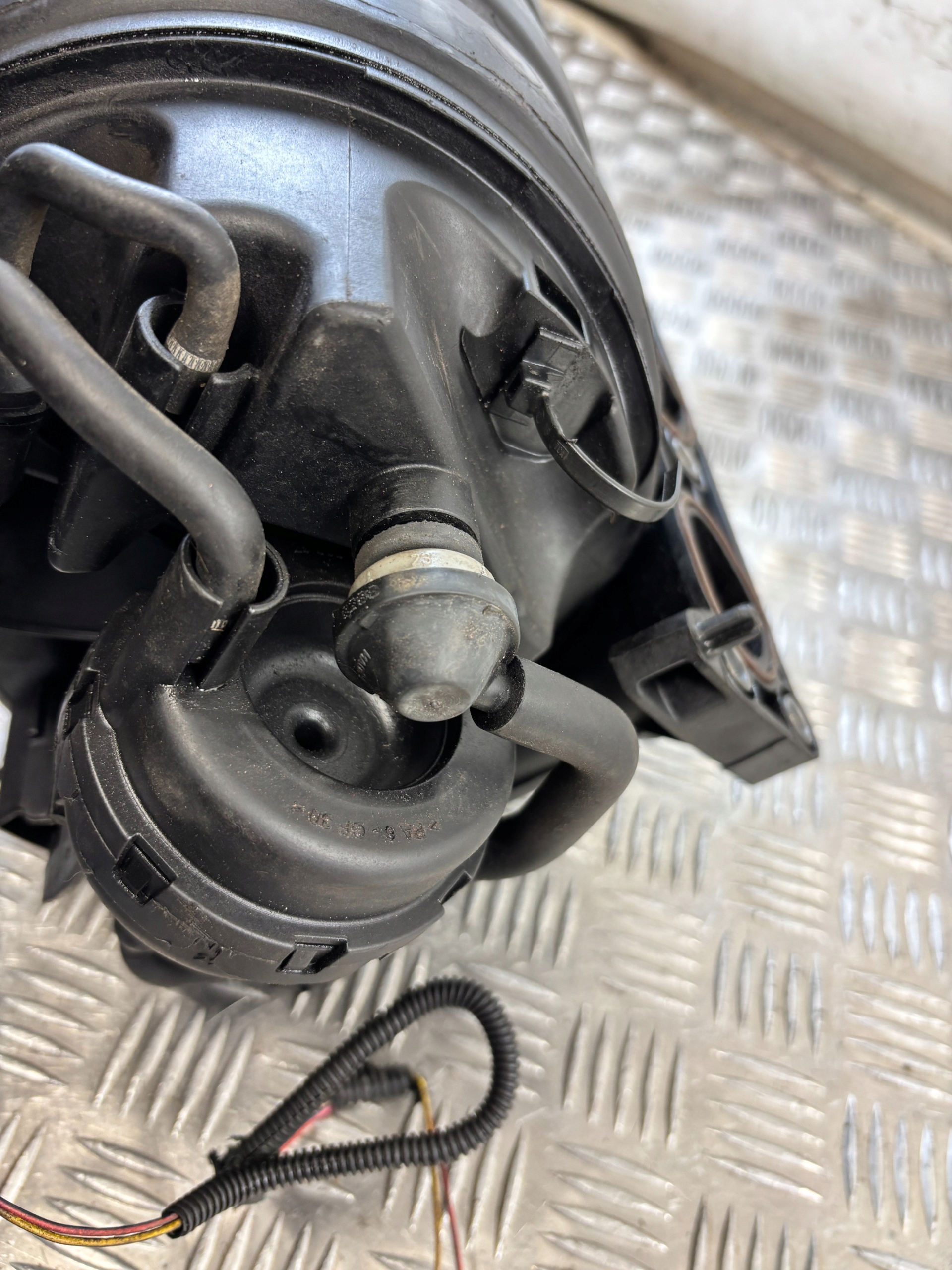 intake manifold Opel Zafira B 1.8B 55563686