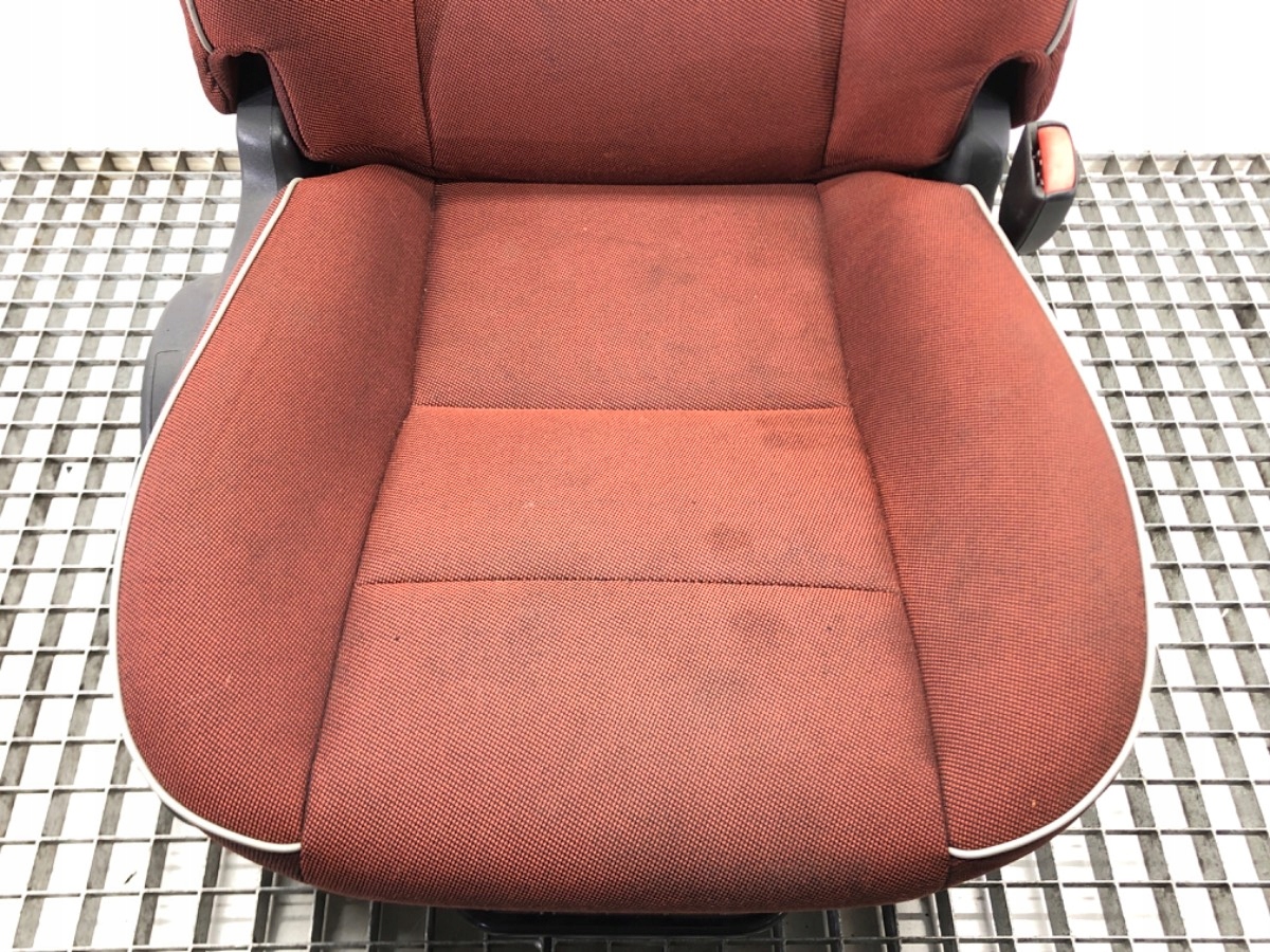 FOTEL PRAWY PRZÓD VOLVO C30 Hatchback 06-13 Producent części OEM