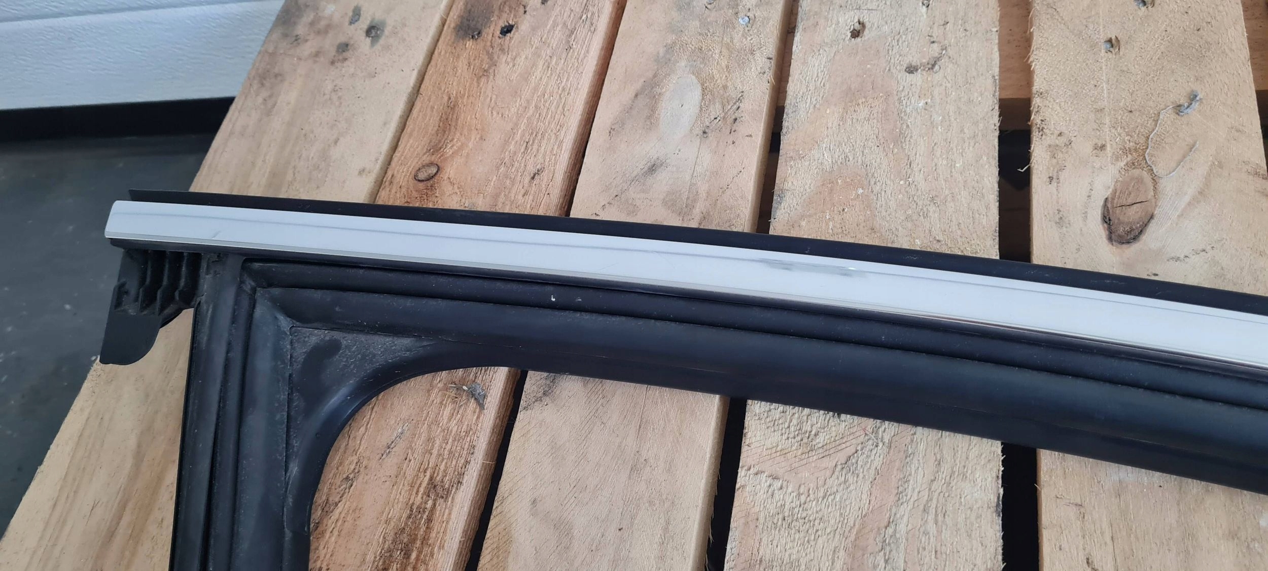 A4 B9 8W gasket door right right front CHROM 8W0837432