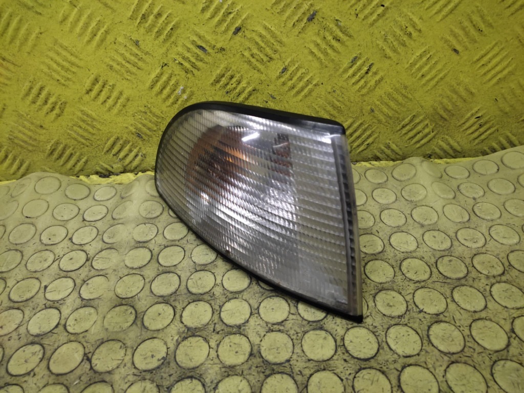 AUDI A4 B5 blinkerleuchte rechts vorne 8D0953050A