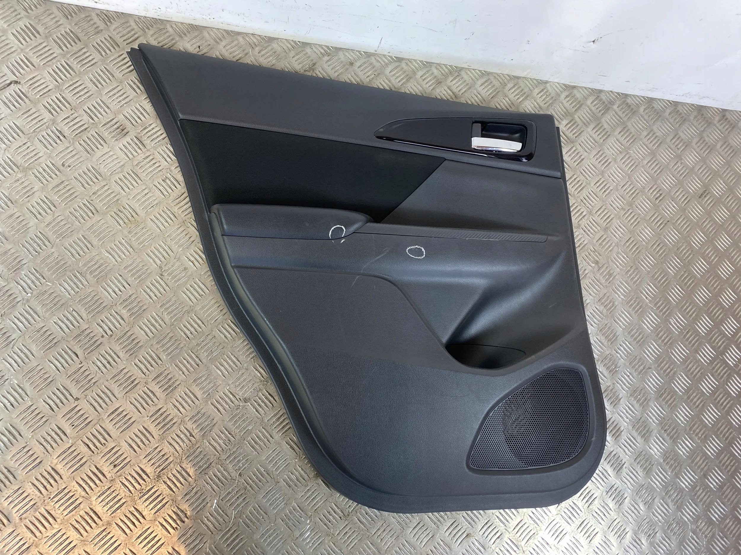 2018 mitsubishi ECLIPSE CROSS дверные карты задних