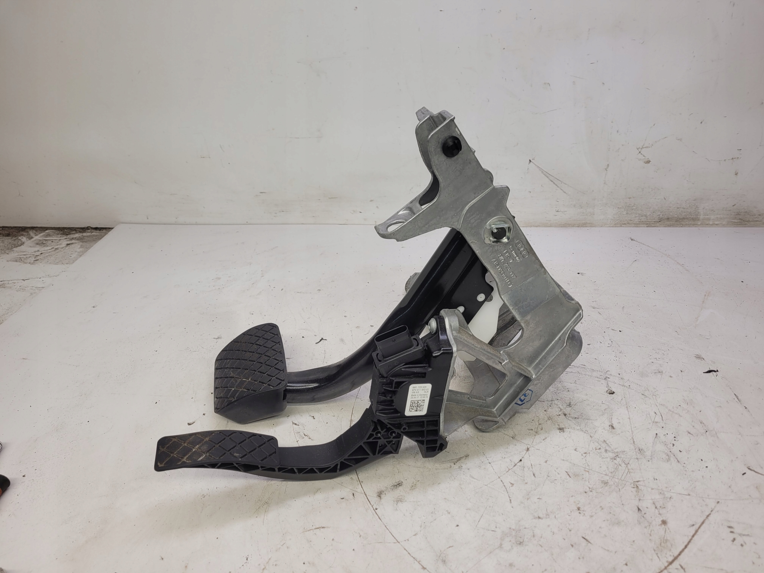 pedals support PEDALOW AUDI A4 B9 A5 8W 8W1723117