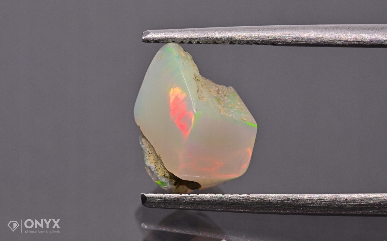 Opal z Etiopie hrudka 11x7,5 mm